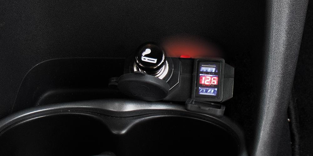 Presa 12V + 2 prese USB + voltmetro - immagine 4