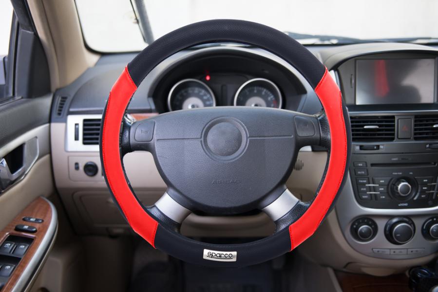 Coprivolante in PU e PVC antiscivolo nero/rosso