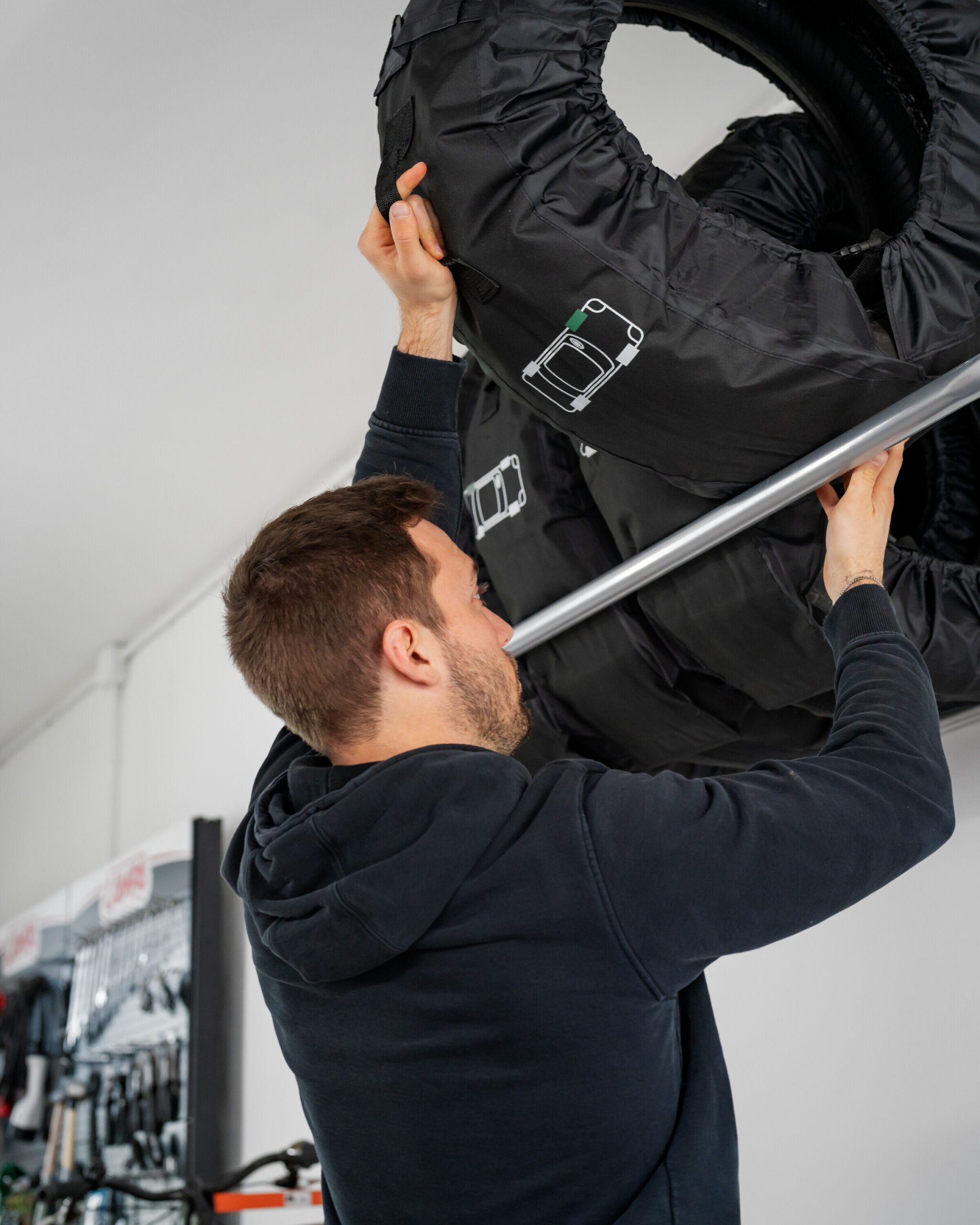 XL foldable rack, supporto porta gomme e cerchioni da parete richiudibile - immagine 8