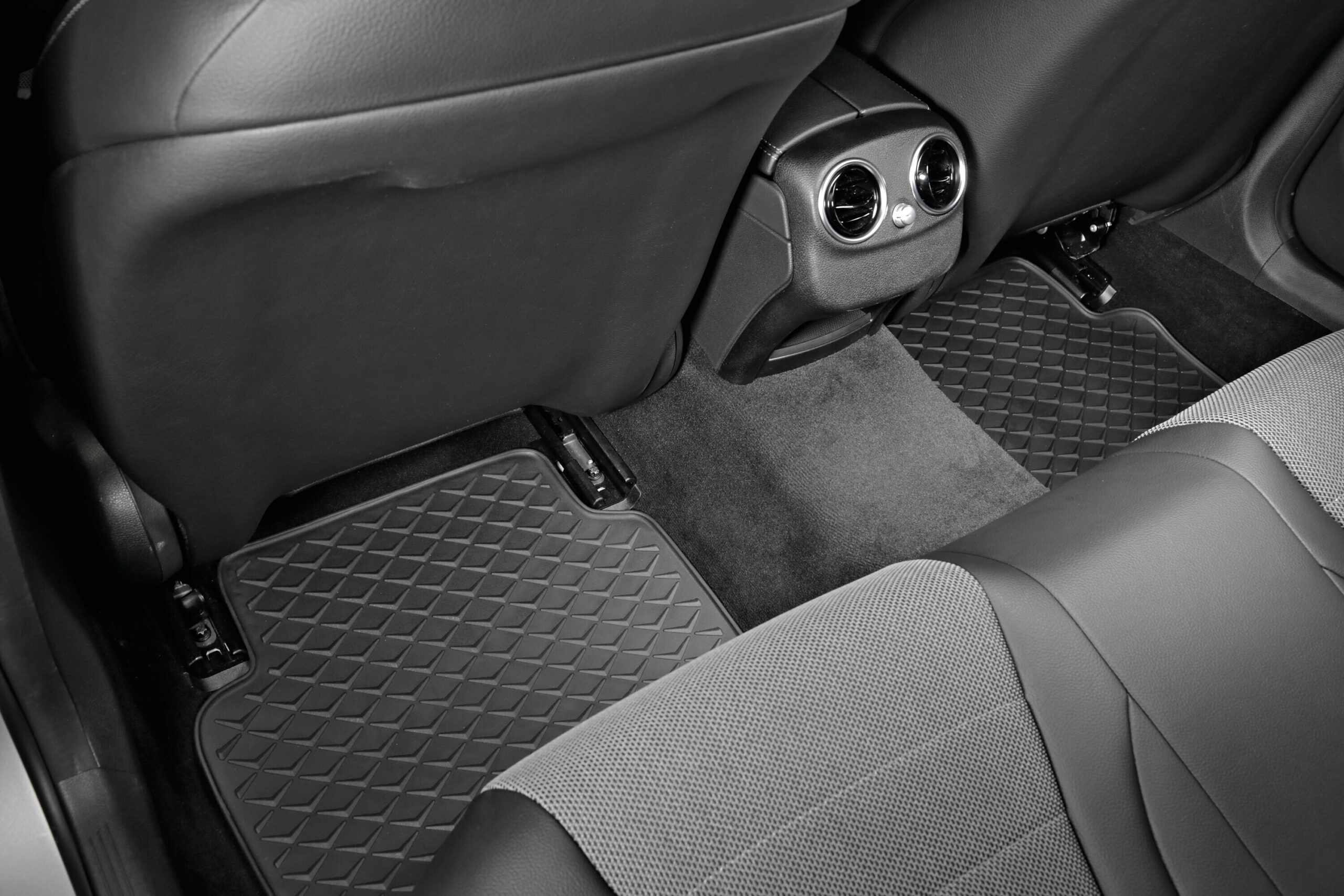 Pilot, set tappeti su misura in eco gomma - compatibile per Audi A3 3p (05/03>08/12) - Audi A3 Cabriolet (04/08>02/14) - Audi A3 Sportback (09/04>10/12) - immagine 4