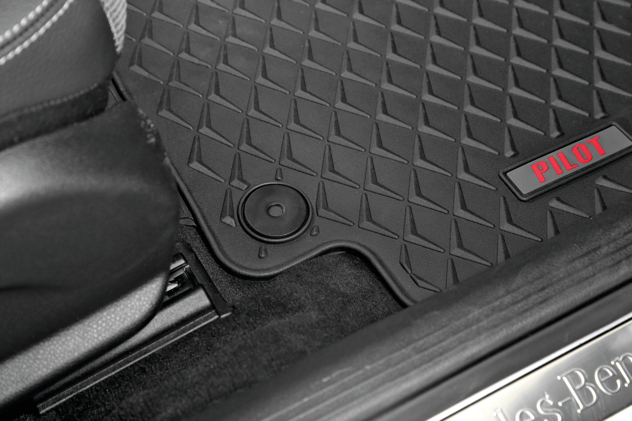 Pilot, set tappeti su misura in eco gomma - compatibile per Seat Leon 5p (01/13>05/20) no 4x4, no automatico - Seat Leon SC (06/13>09/18) no 4x4, no automatico - Seat Leon ST (01/14>05/20) no 4x4, no automatico - Seat Leon X-Perience (03/15>03/19) no 4x4, no automatico - Volkswagen Golf VII 3p (11/12>12/19) no automatico - Volkswagen Golf VII 5p (11/12>12/19) no automatico - Volkswagen Golf VII Variant (10/13>05/20) no automatico - Volkswagen Golf VIII 5p (01/20>) no automatico - immagine 5