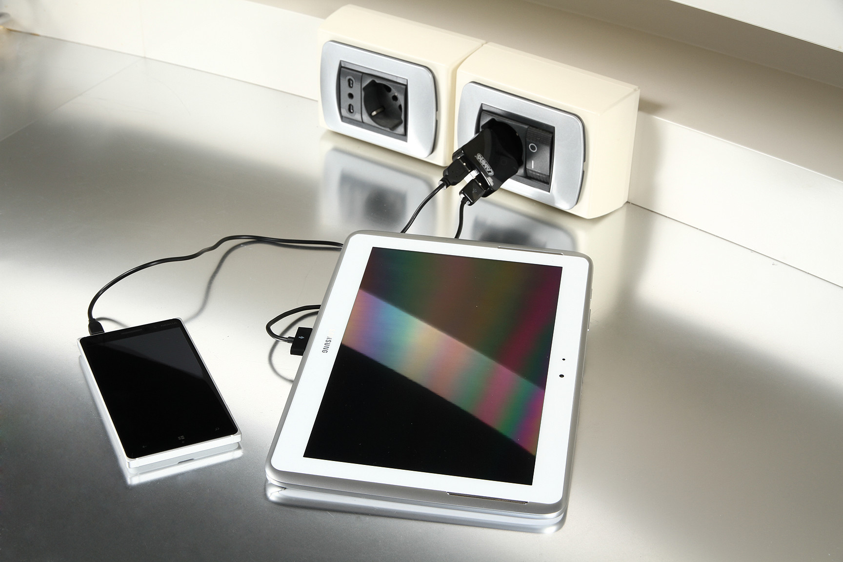 Caricabatteria da rete con 2 porte Usb - 2400 mA - 100/230V - immagine 2