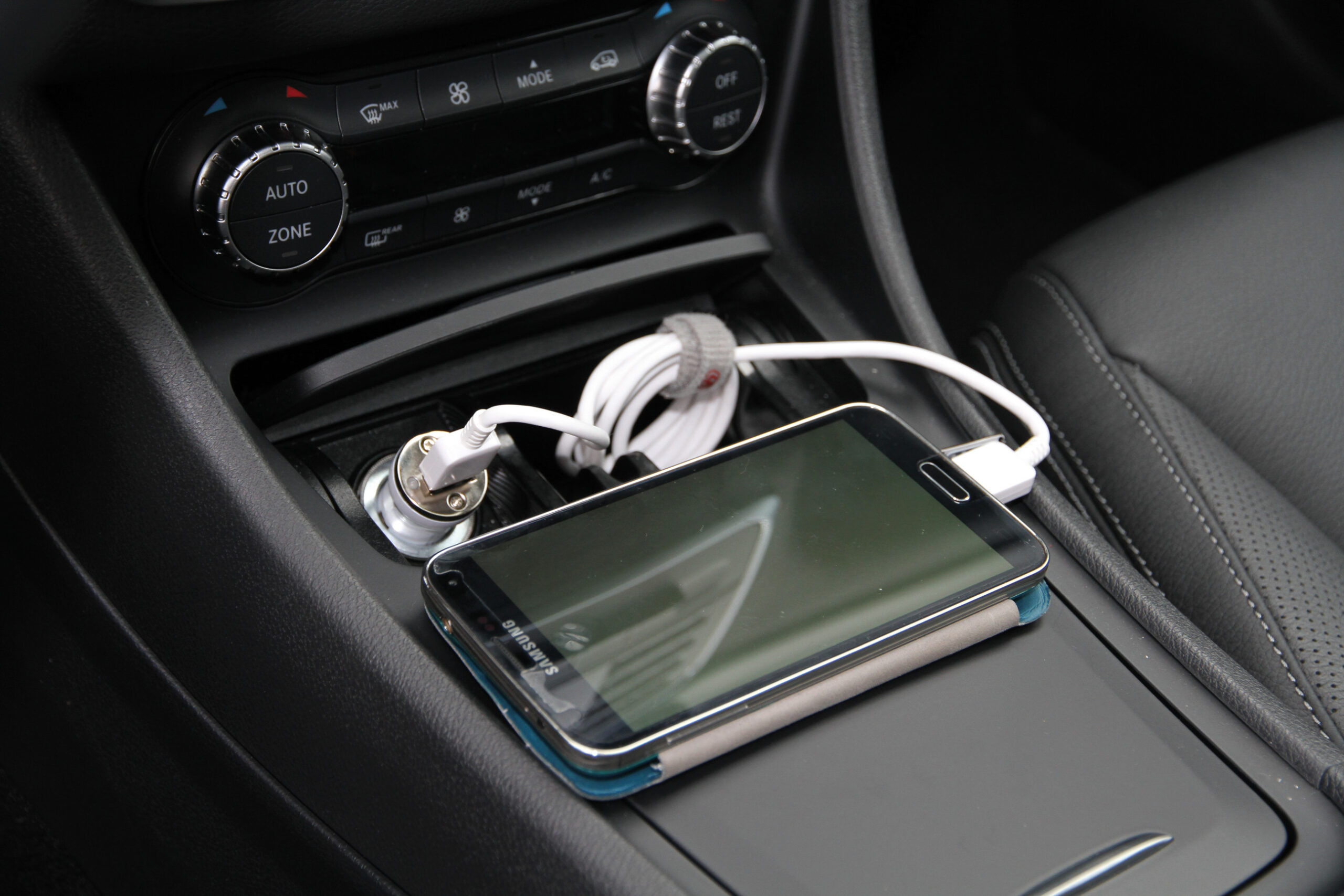 Display 20 pz - Caricabatteria 1 porta Usb - 1000 mA - 12/24V - immagine 3