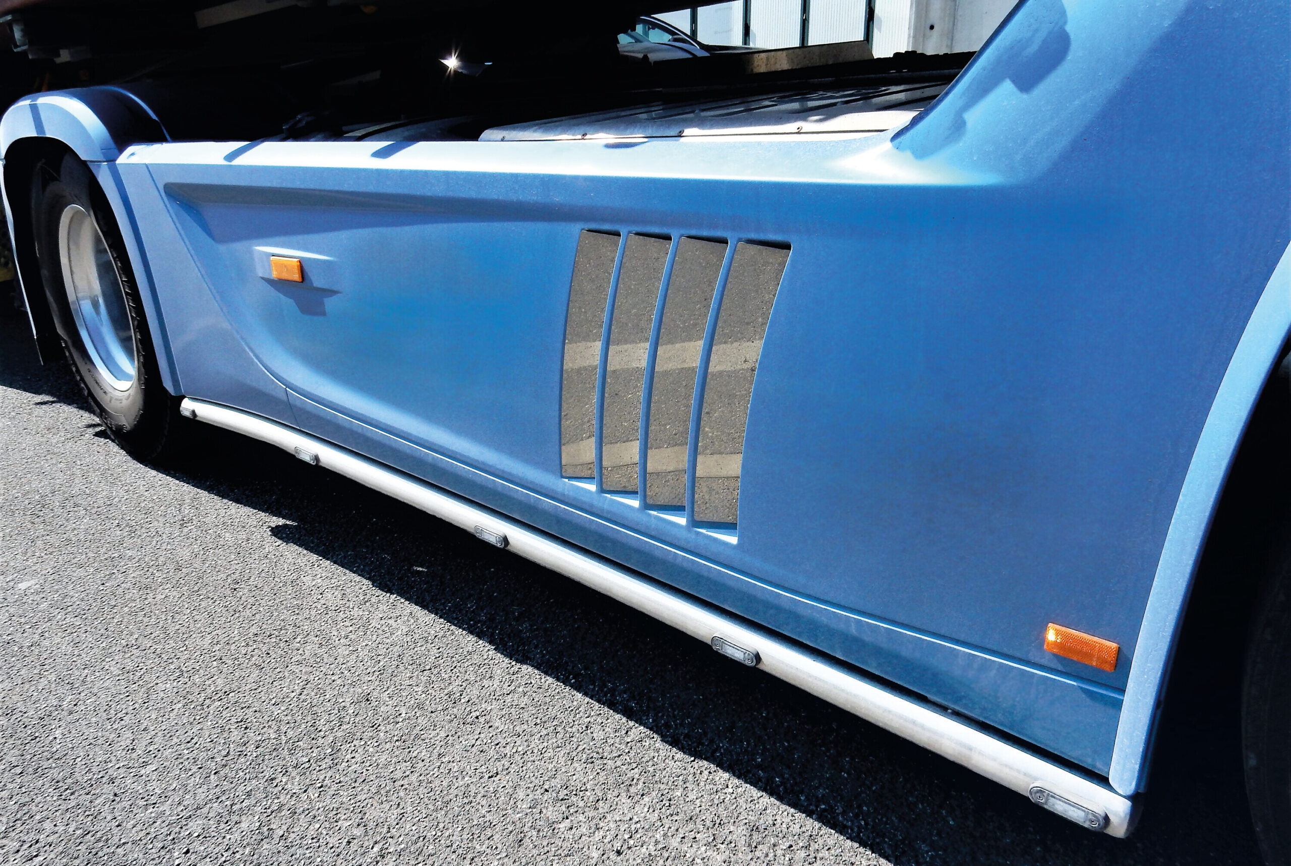 Barre per minigonne, 5 fori - compatibile per Mercedes Actros MP4 (09/11>09/19) Passo 3700 - Mercedes Actros MP5 (10/19>) Passo 3700 - Mercedes Actros MP5 F (11/21>) Passo 3700 - Mercedes Actros MP5 L (11/21>) Passo 3700 - immagine 2