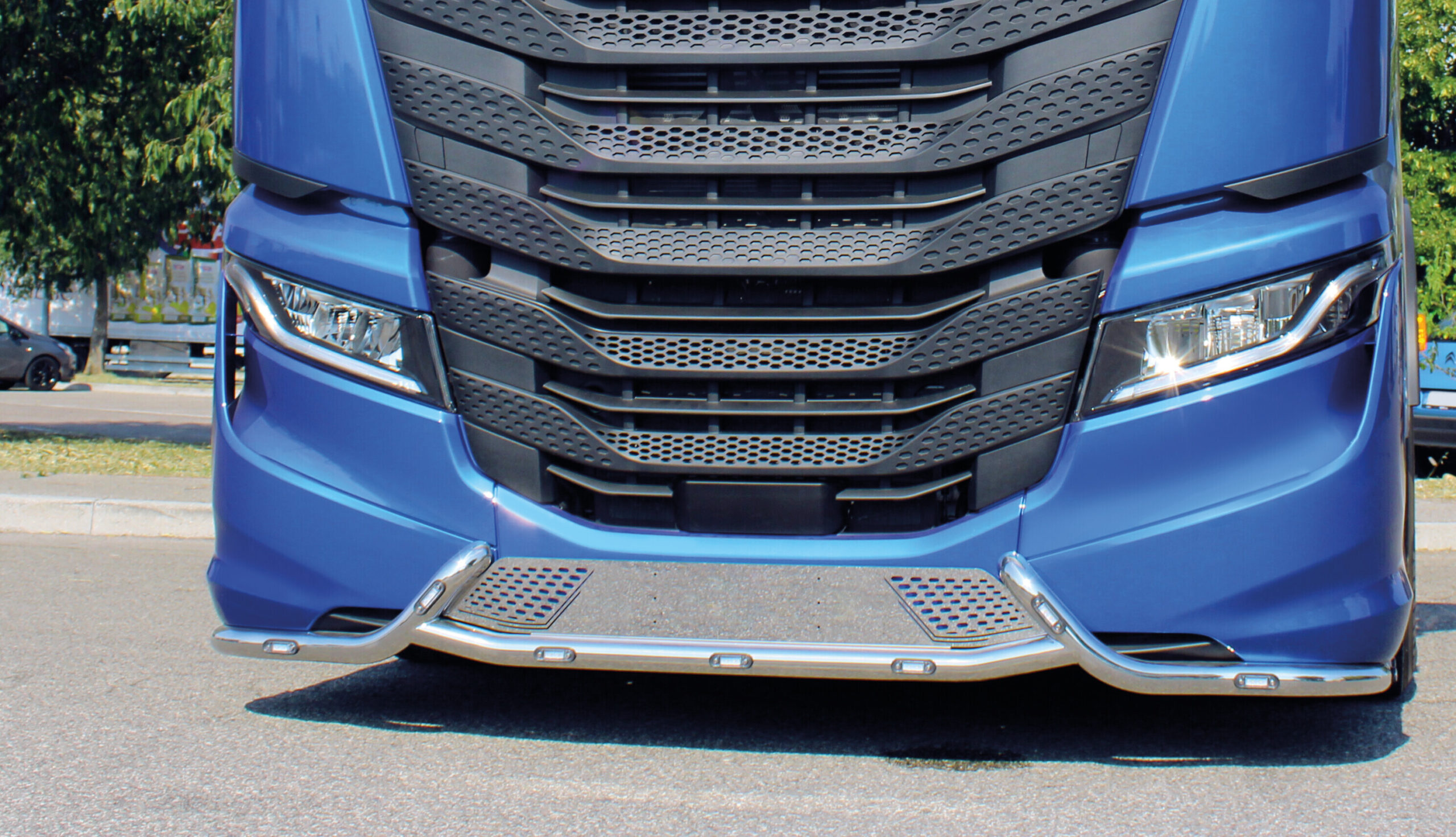 Barra paraurti con portatarga, stile H, 11 fori - compatibile per Iveco S-Way (10/19>) - immagine 2
