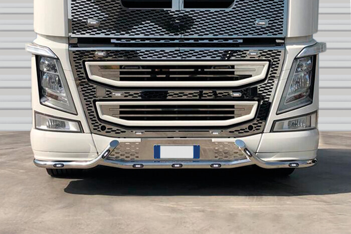 Barra paraurti con portatarga, stile H, 11 fori - compatibile per Volvo FH Serie 4 (09/12>05/21) Con spoiler sporgente - immagine 2
