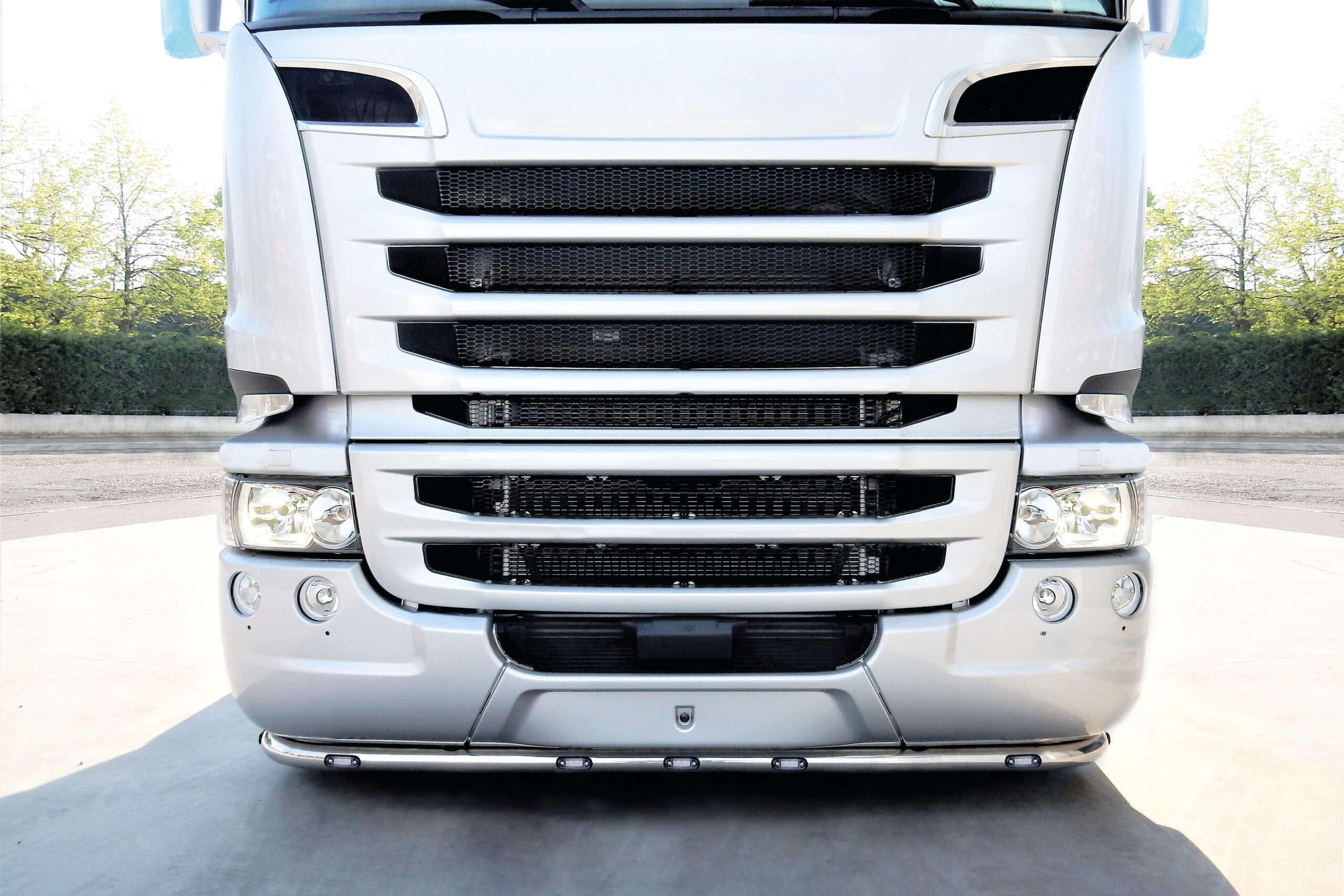 Barra paraurti, standard, 9 fori - compatibile per Scania R Serie 6 (09/09>08/13) Sospensioni aria, Paraurti grande - Scania R Serie 6 - Streamline (09/13>12/17) Sospensioni aria, Paraurti grande - immagine 2