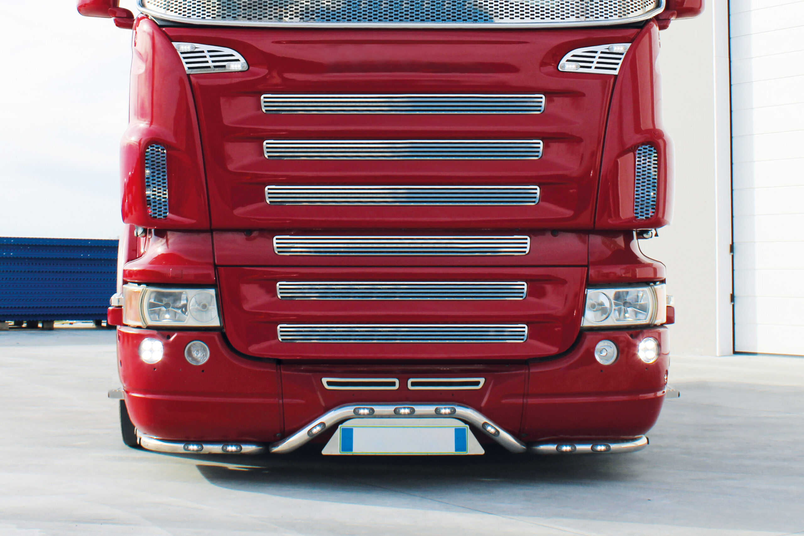 Barra paraurti con portatarga, kit 3 pz, 13 fori - compatibile per Scania R Serie 6 (09/09>08/13) Sospensioni aria, Paraurti grande - Scania R Serie 6 - Streamline (09/13>12/17) Sospensioni aria, Paraurti grande - immagine 2