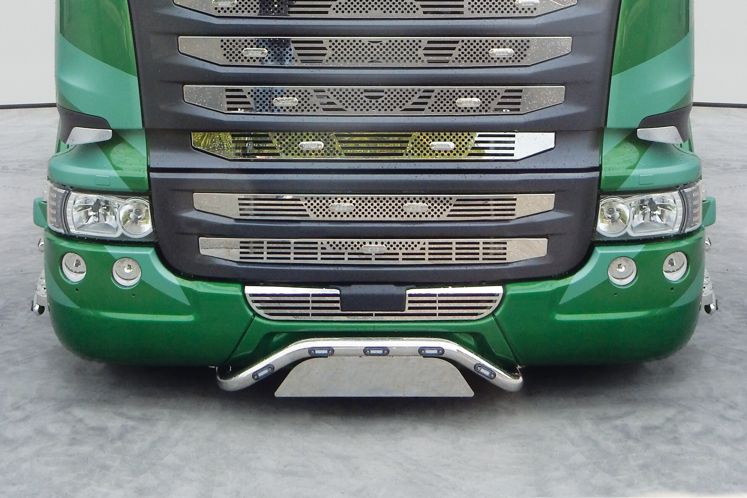 Barra portatarga, 5 fori - compatibile per Scania R Serie 6 (09/09>08/13) Paraurti grande - Scania R Serie 6 - Streamline (09/13>12/17) Paraurti grande - immagine 2