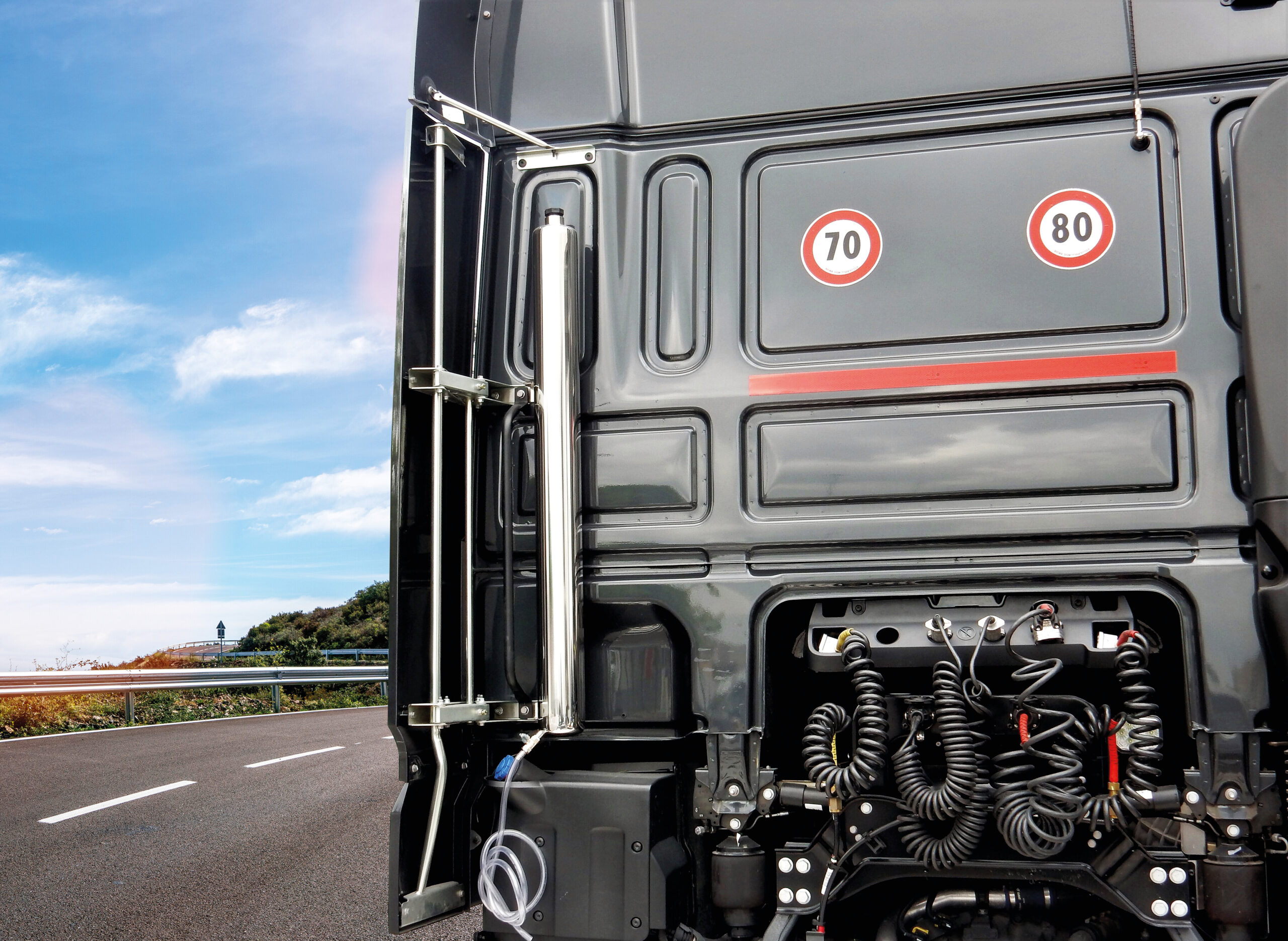 Tanica acqua tubolare - compatibile per Daf XF 106 (10/12>05/21) - immagine 5