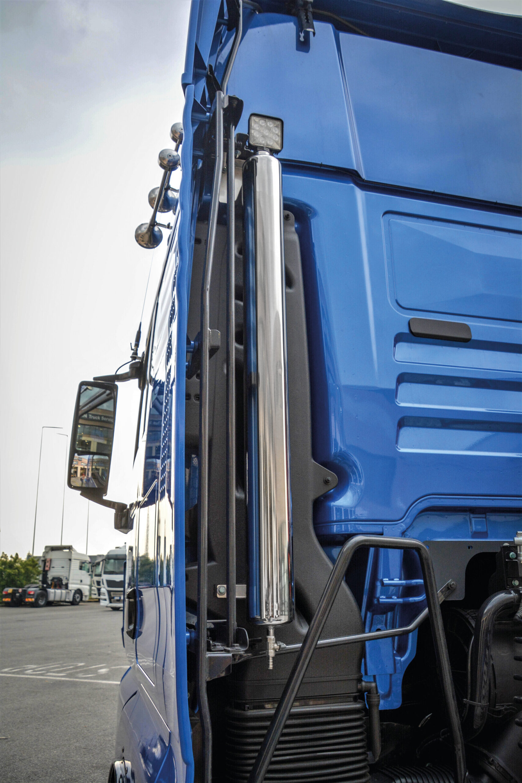 Tanica acqua tubolare - compatibile per Man TGX (09/07>06/20) - immagine 5