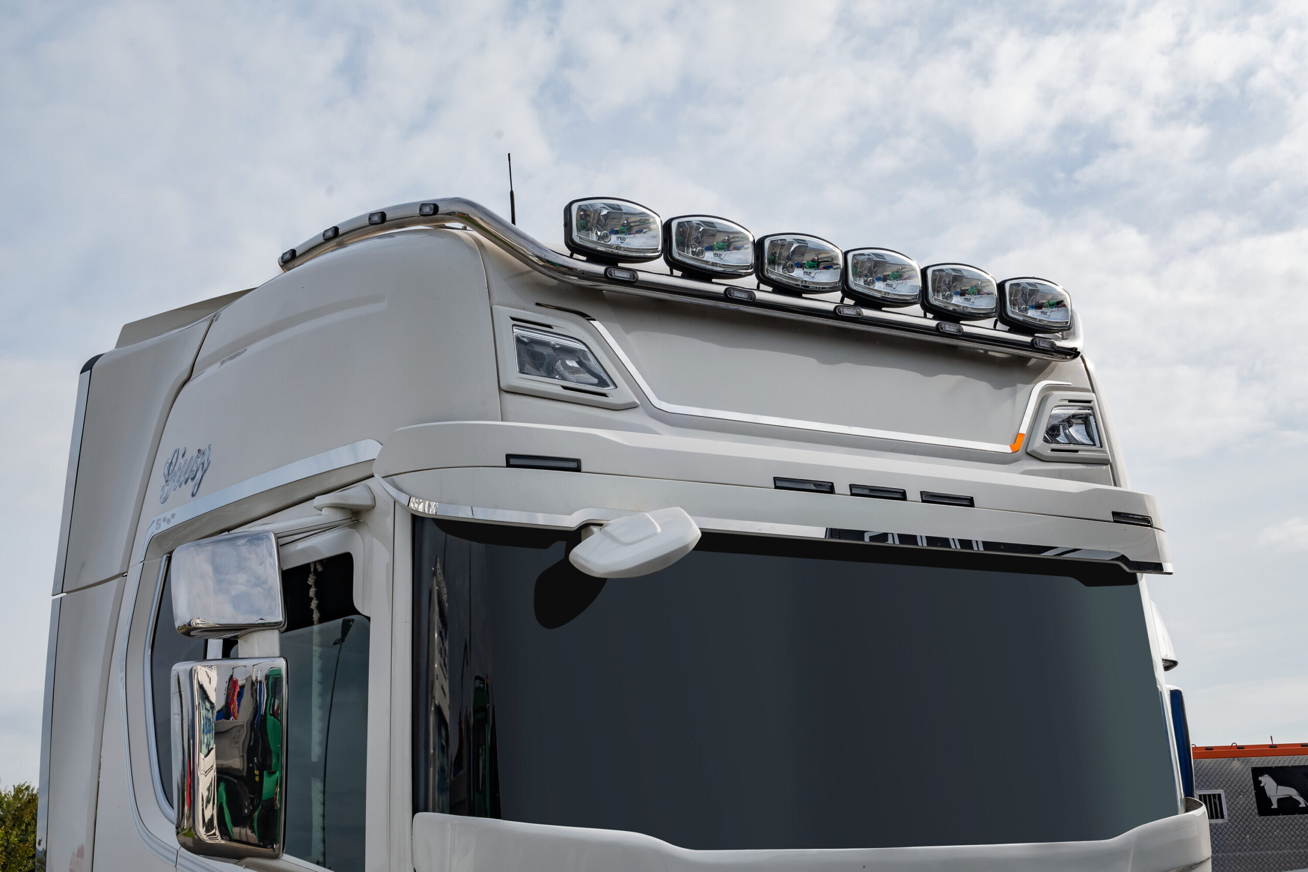 Barra portafari per tetto, standard XL, 13 fori - compatibile per Scania G Serie 7 - New Generation (01/18>) Highline - Scania R Serie 7 - New Generation (11/16>02/25) Highline - Scania S Serie 7 - New Generation (11/16>) Highline - immagine 3