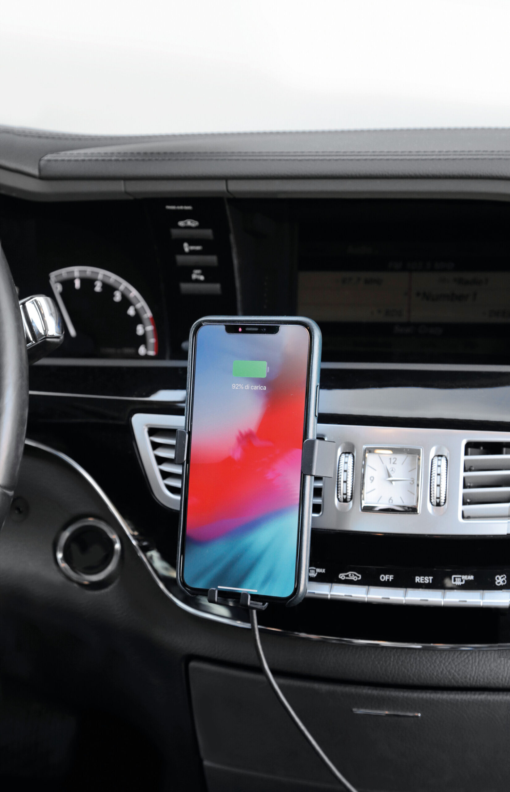 Graviton Wireless, porta telefono per bocchette d’aerazione con carica batteria wireless - immagine 7