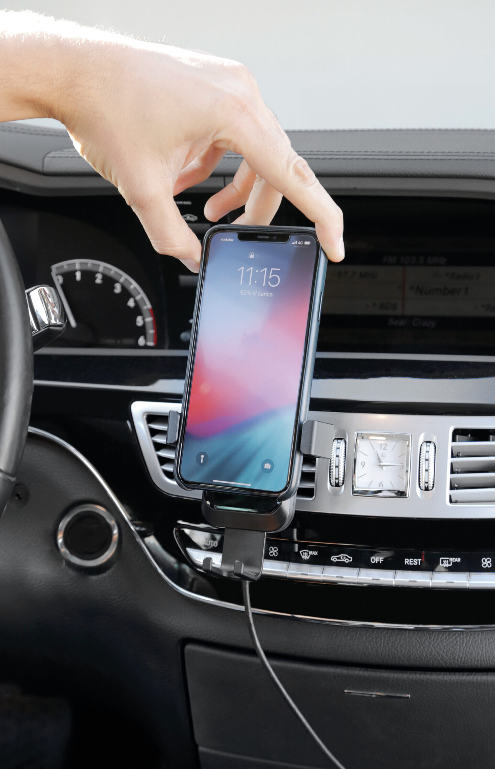 Graviton Wireless, porta telefono per bocchette d’aerazione con carica batteria wireless - immagine 8