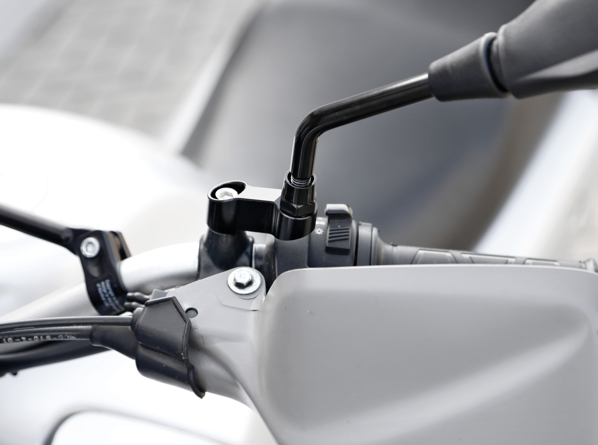 Estensore e sollevatore specchi moto - Filetto M8 destro - immagine 4