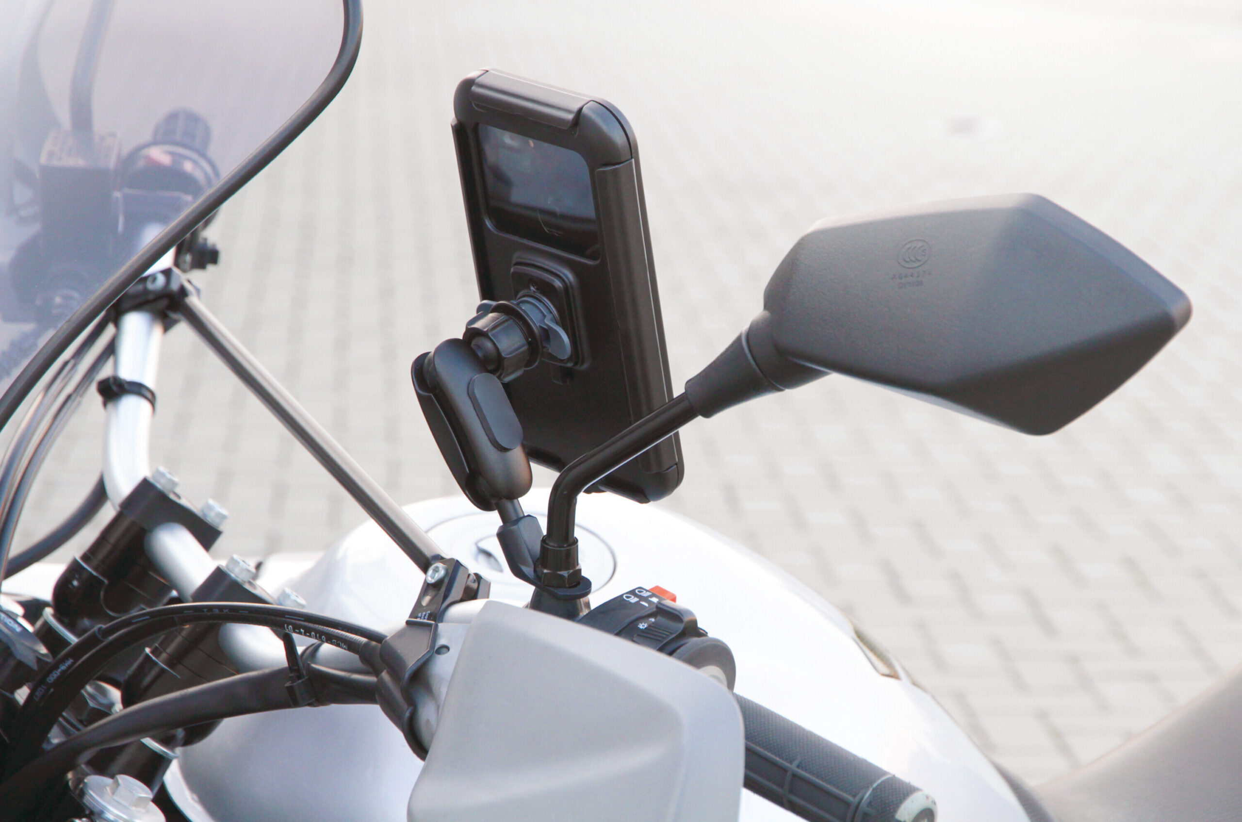 Case, custodia rigida universale per smartphone - immagine 12