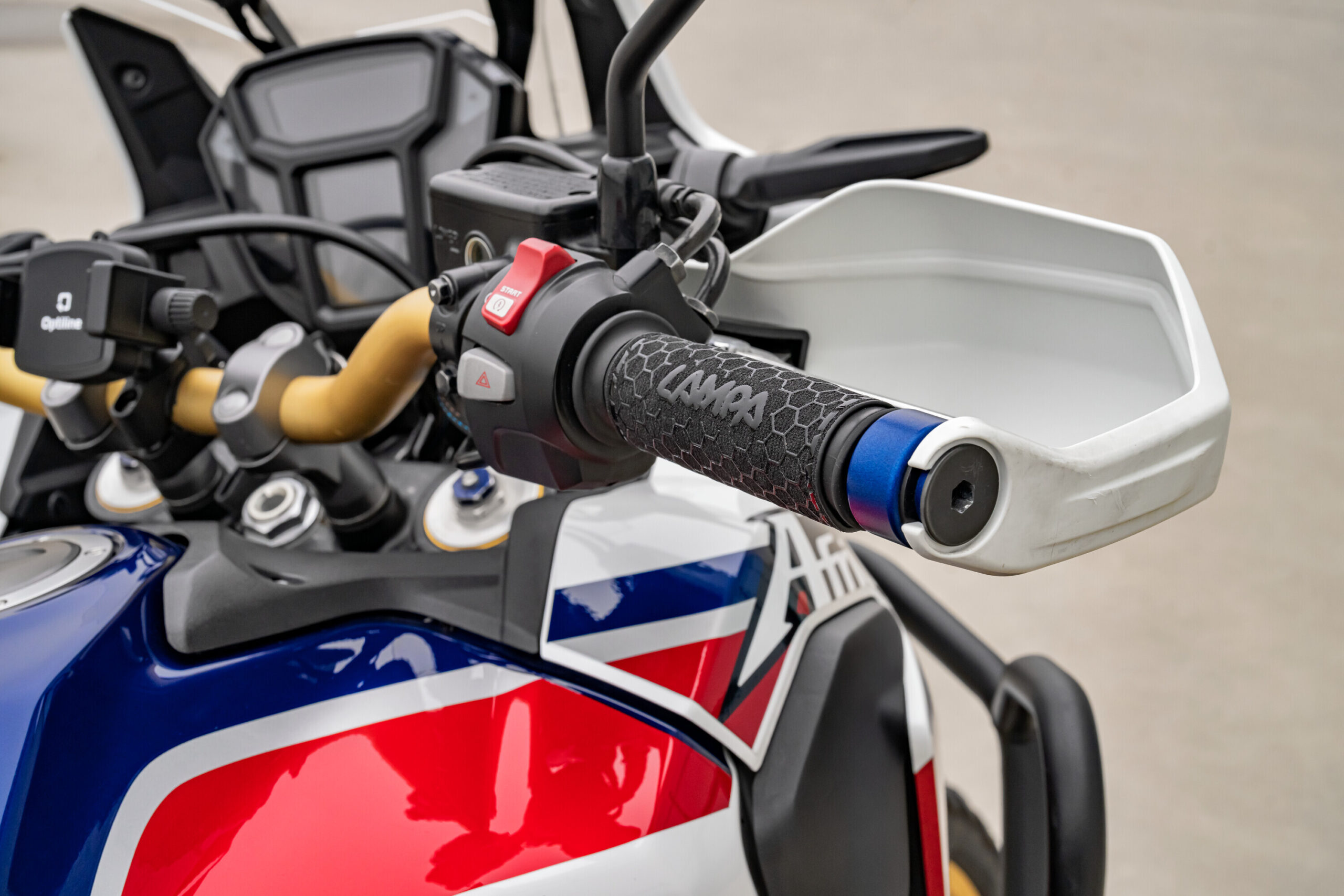 Manopole riscaldate con presa USB - immagine 2