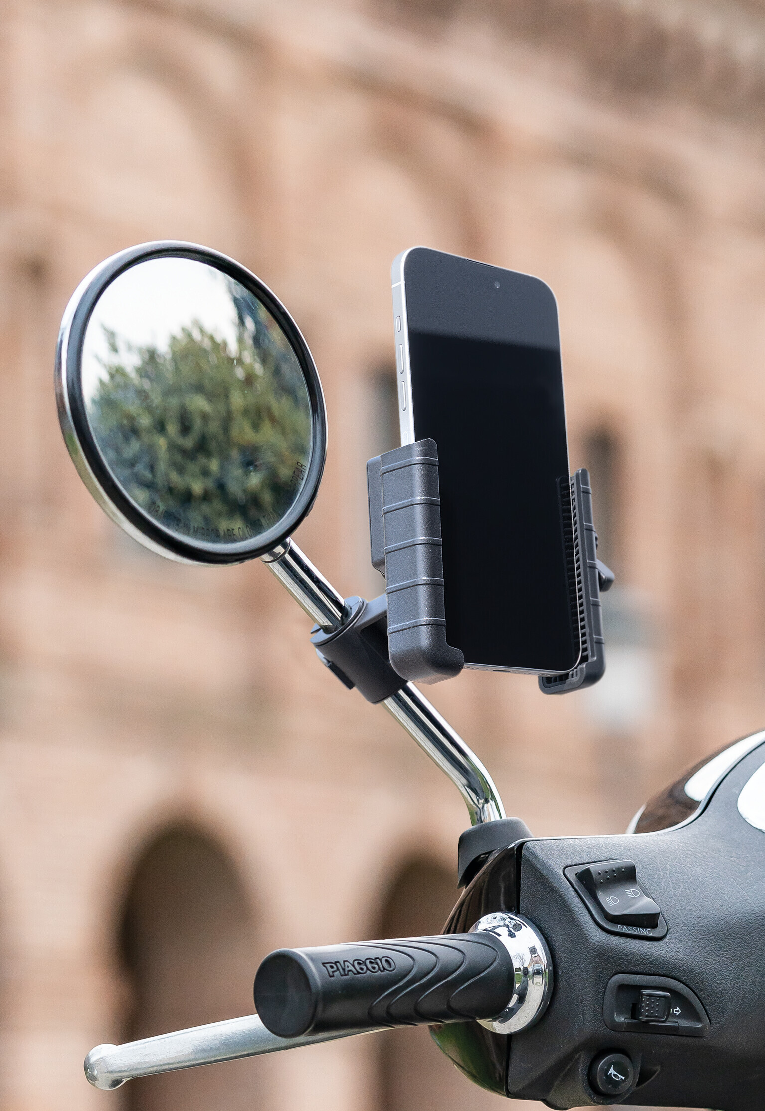 Smart Scooter Grip, porta telefono universale per scooter - immagine 2