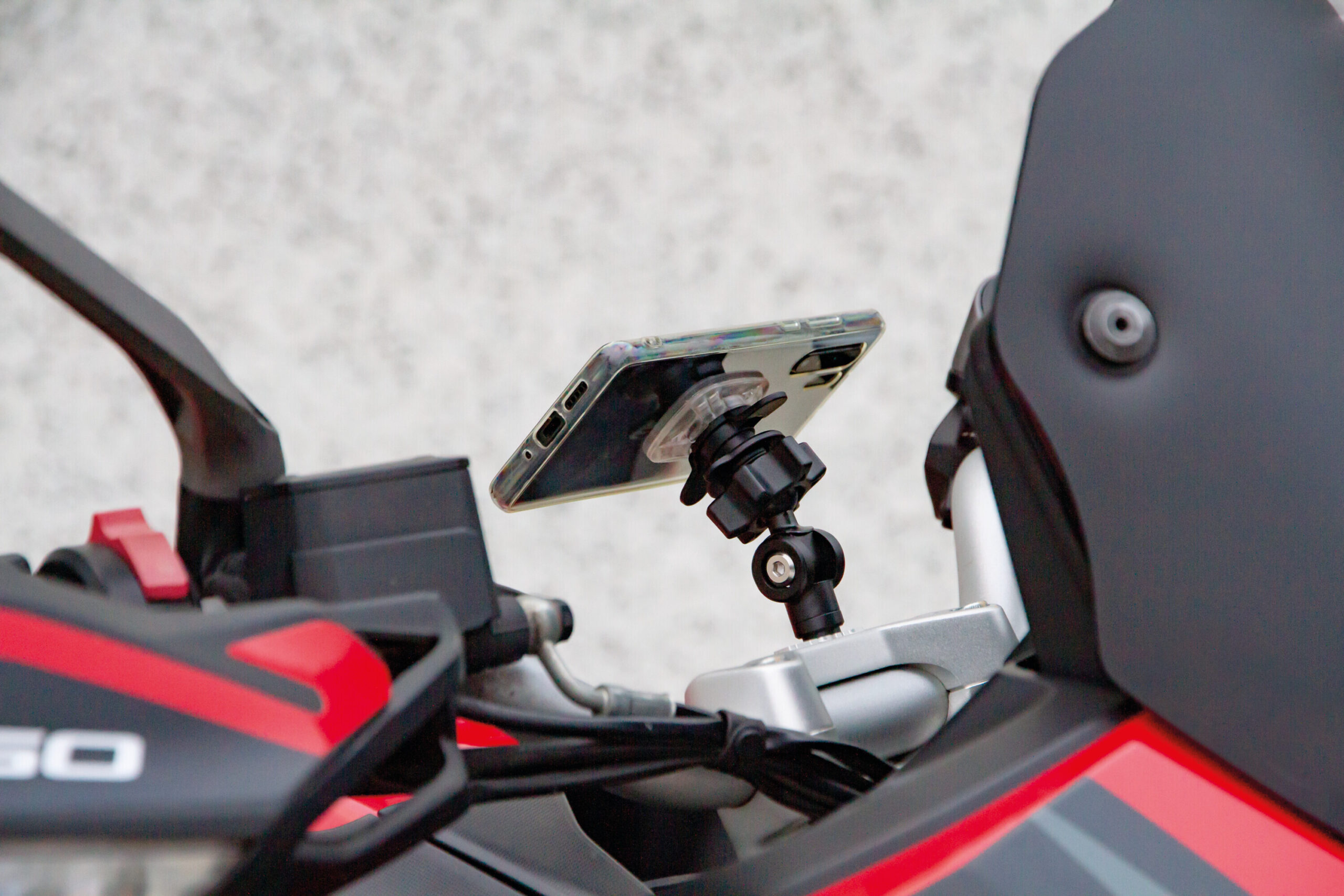 Titan M8 Pro, supporto con attacco per viti e riser M8 - immagine 9