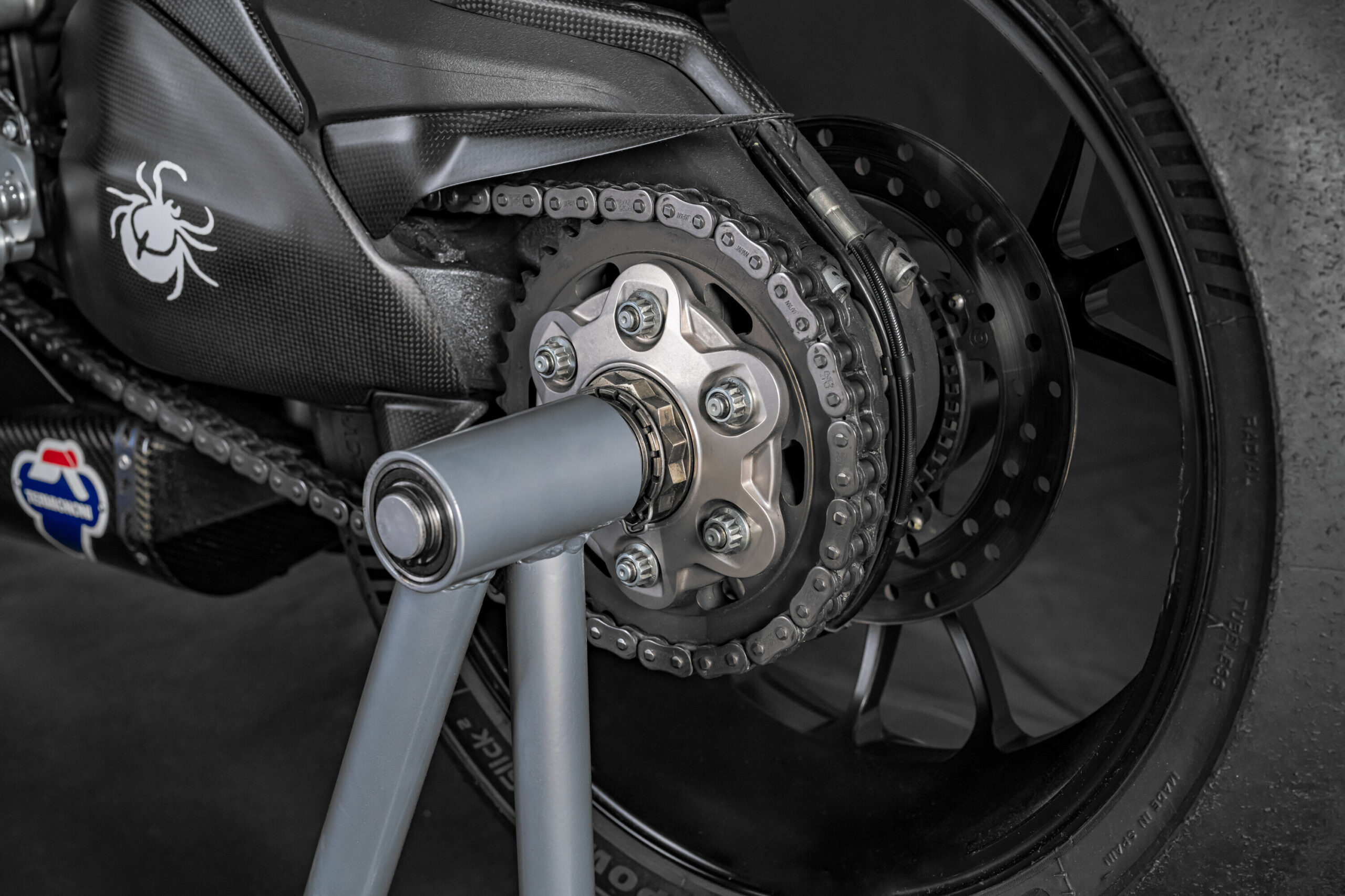 Cavalletto posteriore per moto, monobraccio sinistro - immagine 5