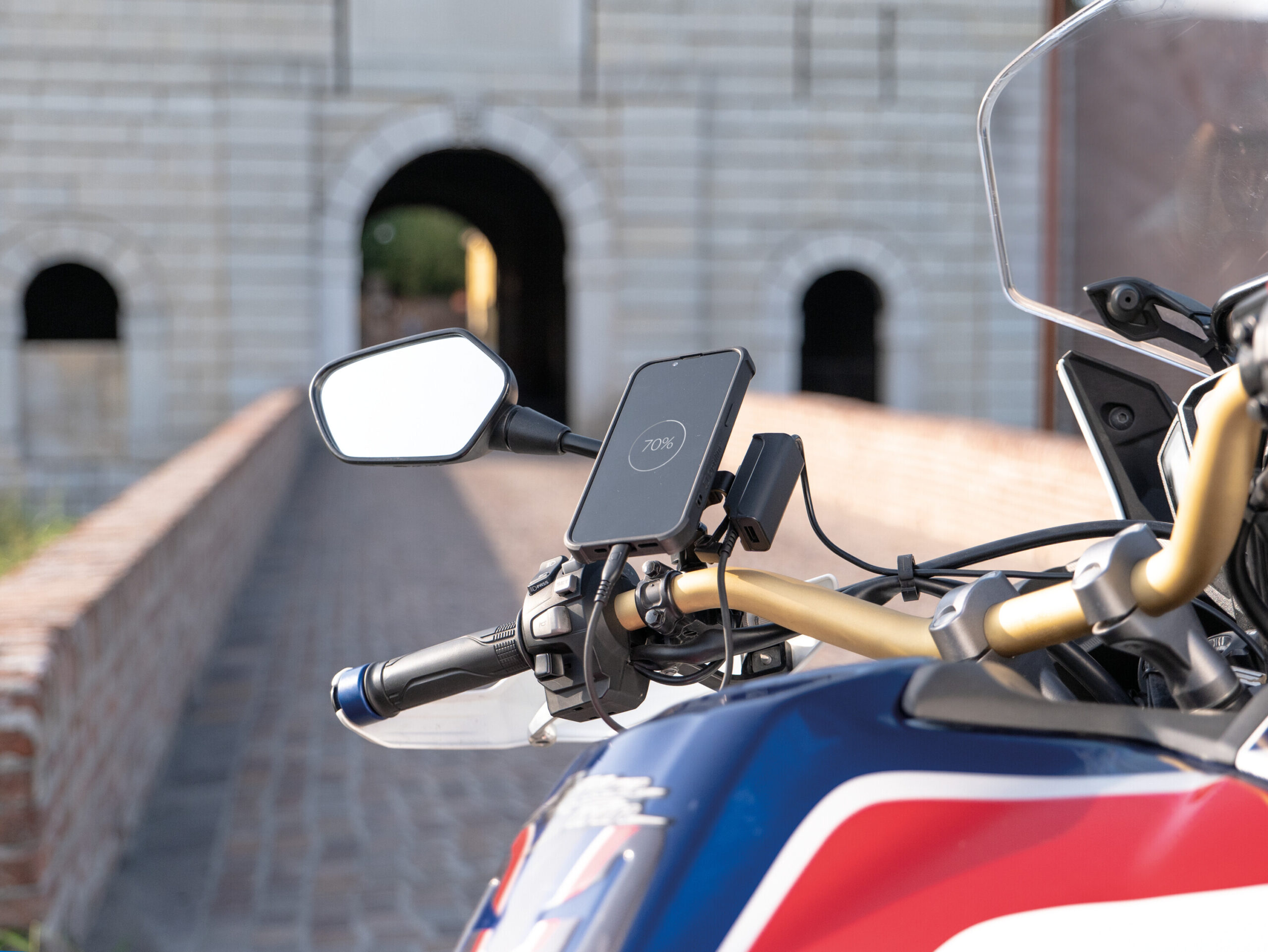 Trek X, Caricatore usb con doppia presa USB (USB A + USB C) resistente alla pioggia - immagine 8