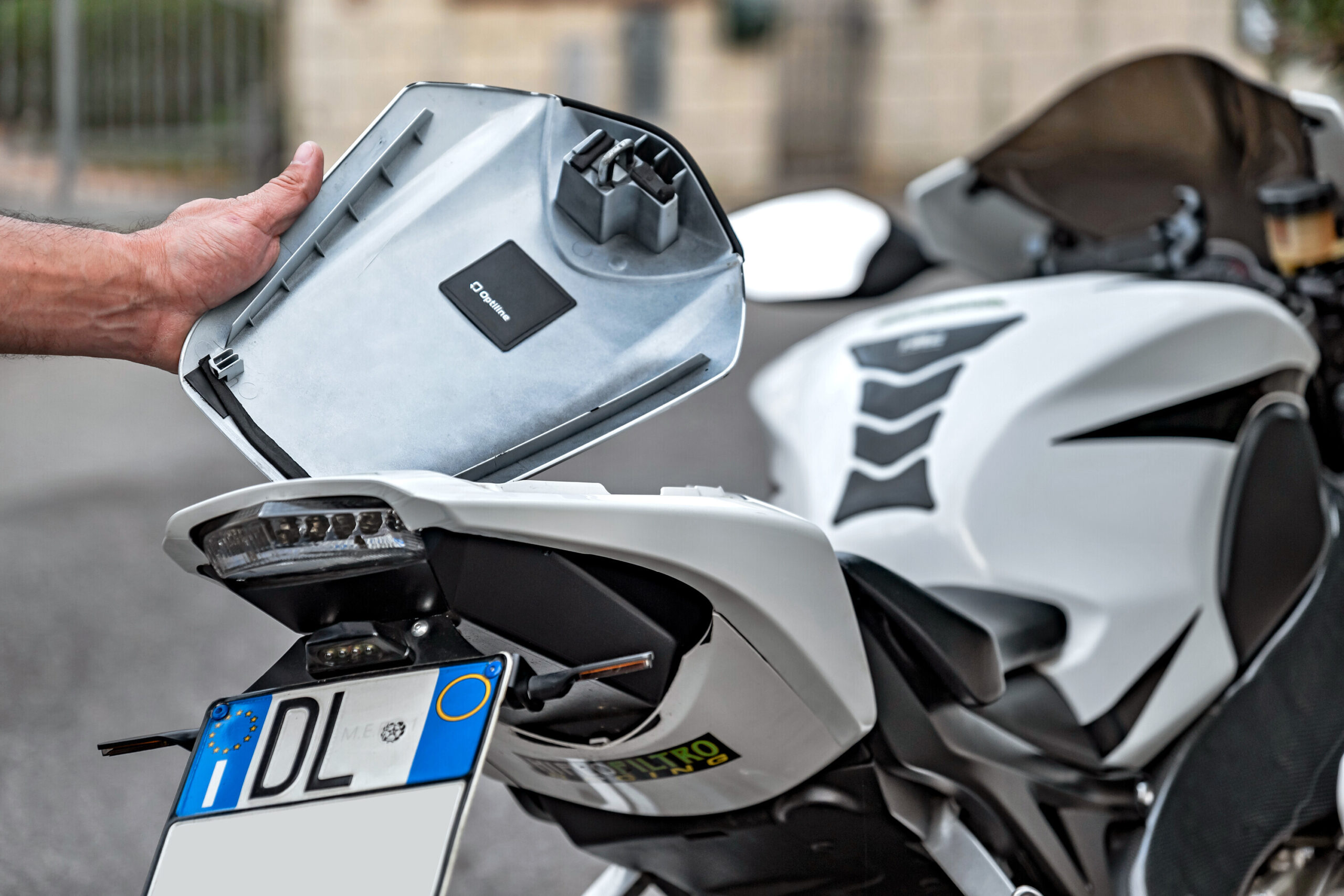 Opti Tracker Compact, Localizzatore Ultra-Sottile Adesivo - immagine 3