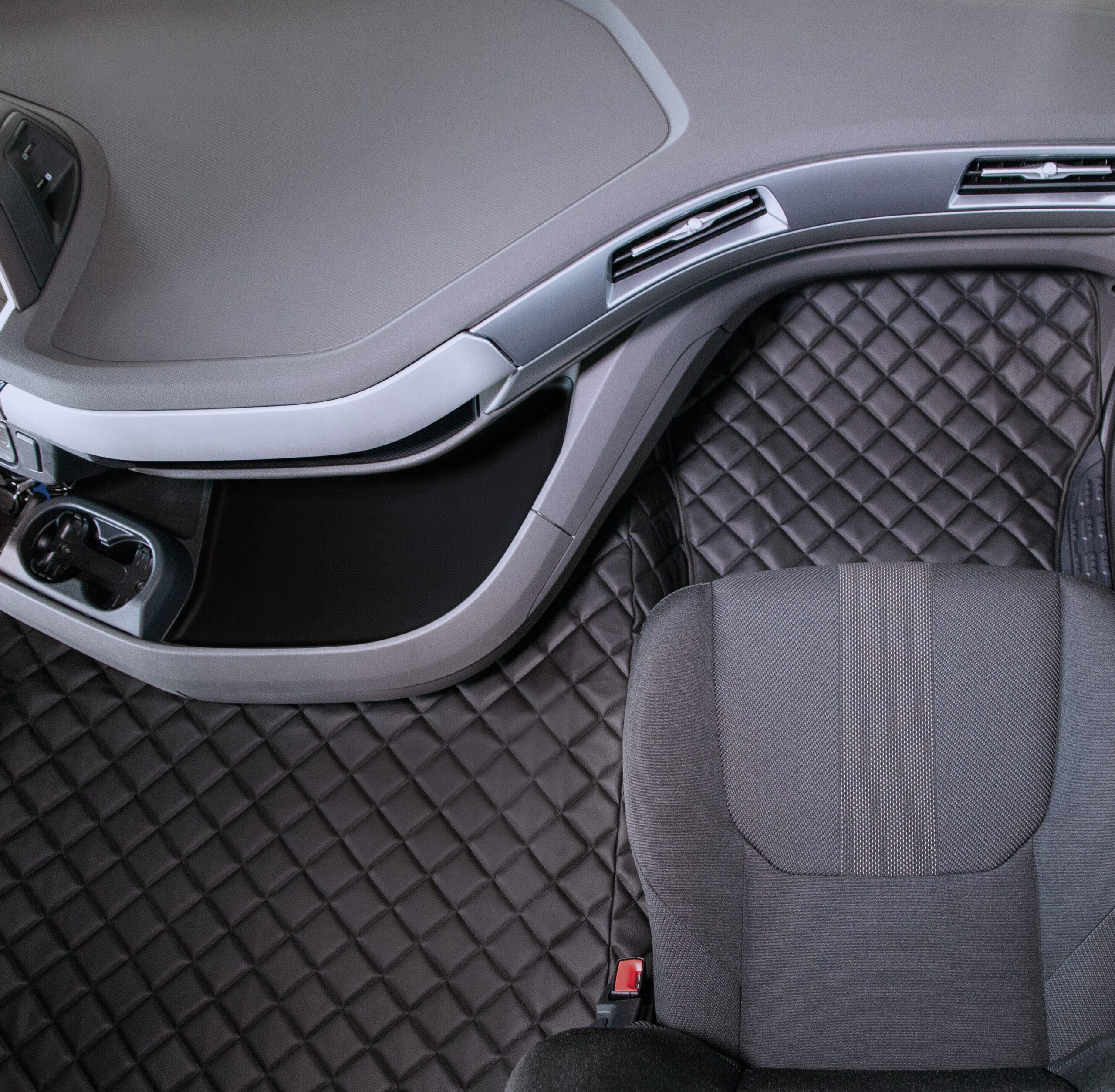 Tappeto centrale in Skeentex - Nero - compatibile per Daf XF (06/21>) - immagine 2
