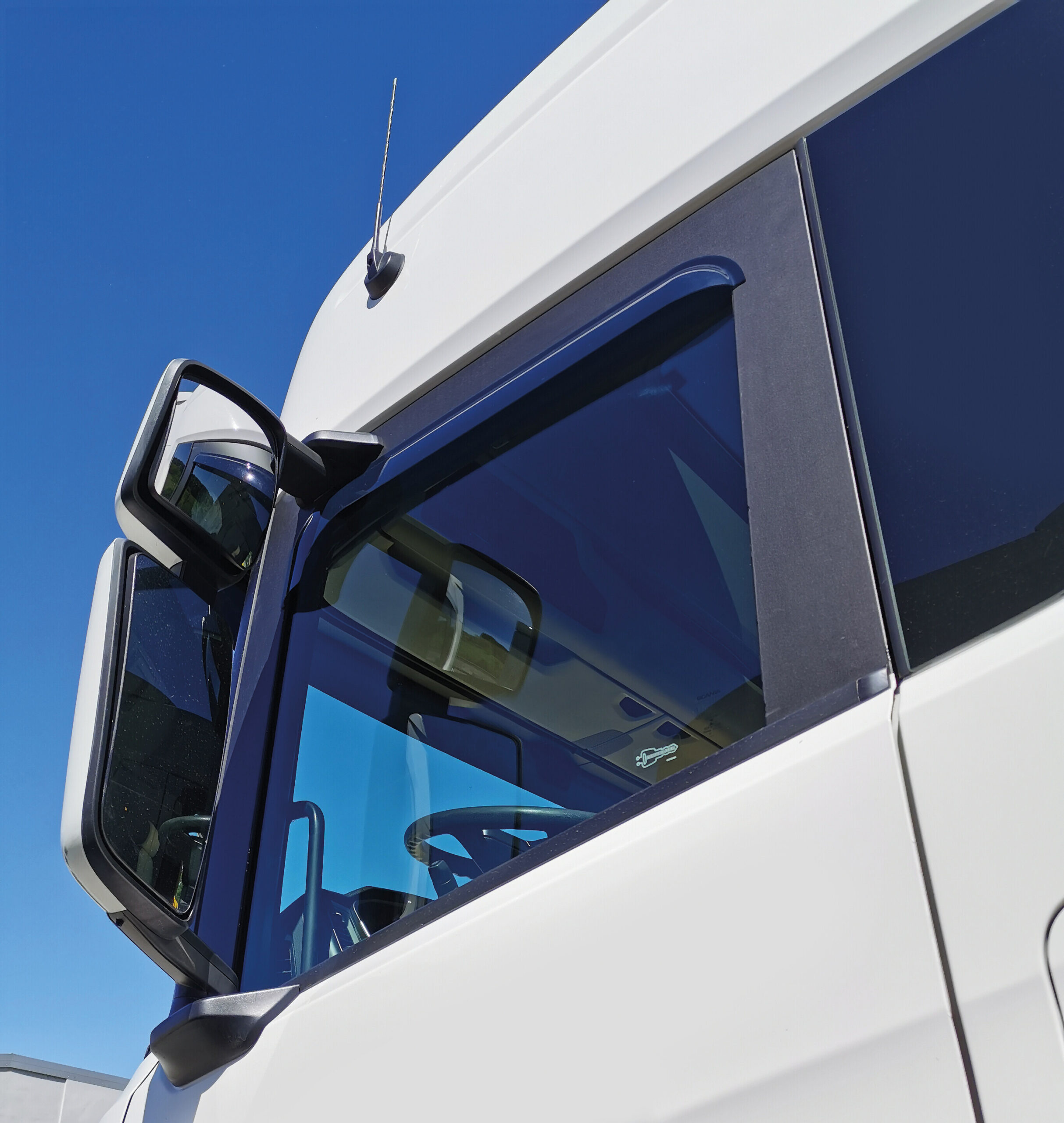Set deflettori aria in acrilico - compatibile per Scania G Serie 7 - New Generation (01/18>) - Scania L Serie 7 - New Generation (01/18>) - Scania P Serie 7 - New Generation (01/18>) - Scania R Serie 7 - New Generation (11/16>) - Scania S Serie 7 - New Generation (11/16>) - Scania XT Serie 7 - New Generation (01/18>) - immagine 2