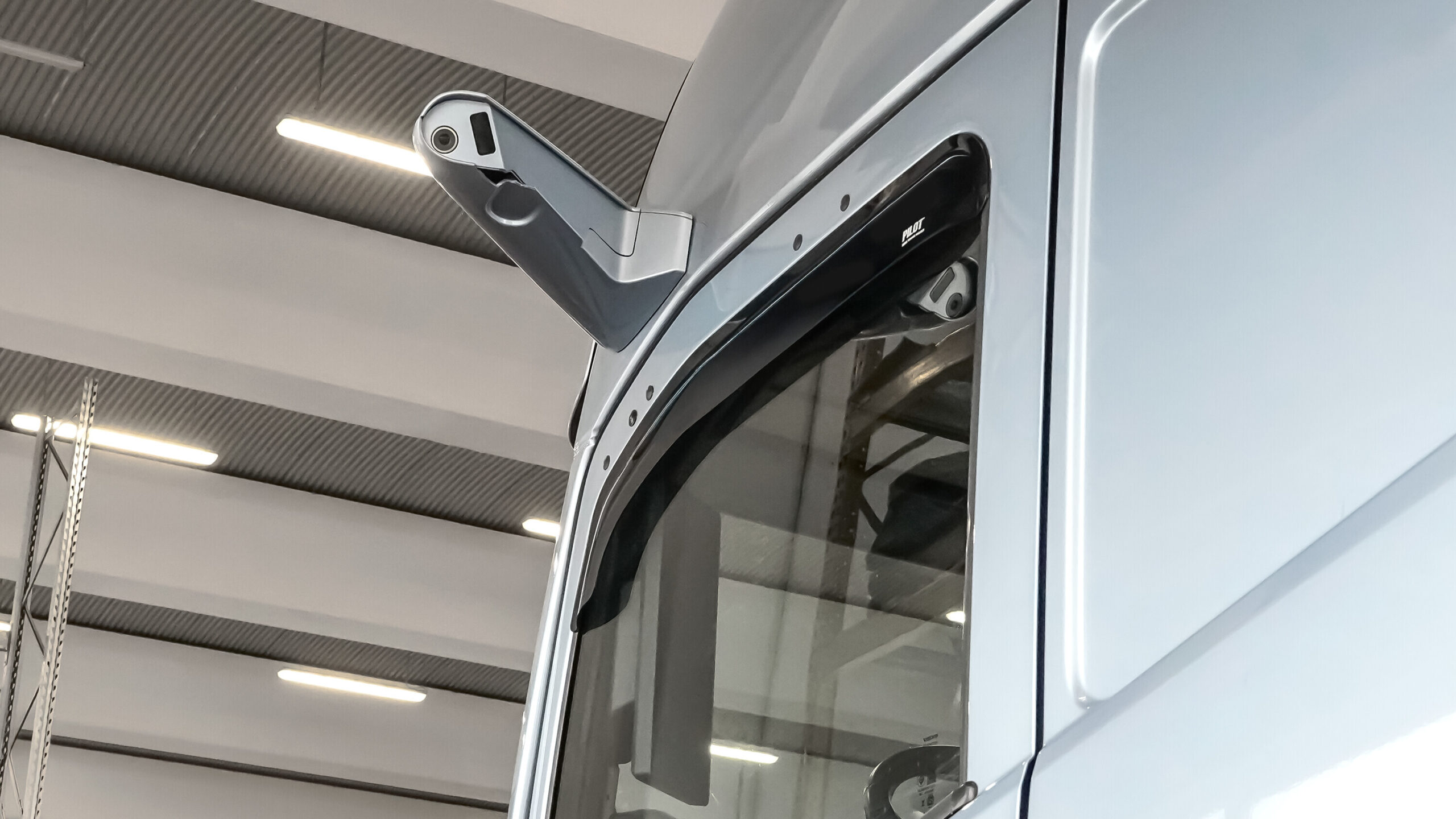 Set deflettori aria in acrilico - compatibile per Volvo FH Aero (01/24>) no specchi retrovisori, con telecamere - immagine 2