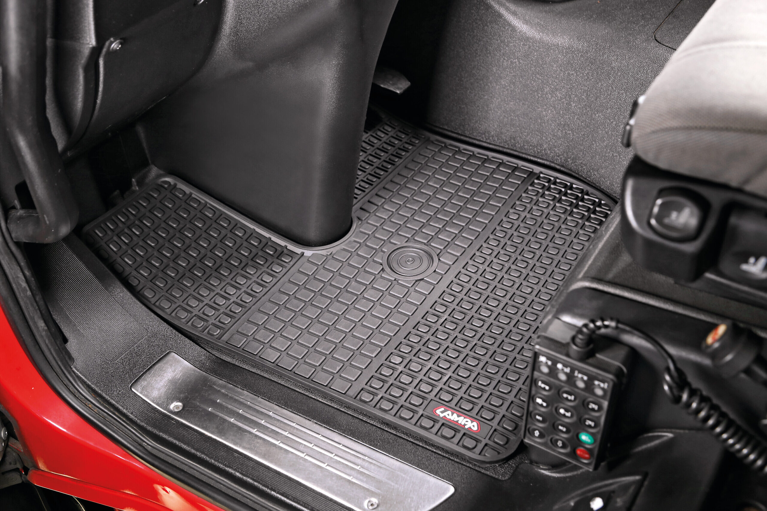 Coppia tappeti su misura in Eco Gomma - compatibile per Iveco Trakker (09/04>06/21) - Iveco Stralis (08/02>12/12) - Iveco Stralis (07/12>12/19) - Iveco Stralis Hi-Way (07/12>08/16) - Iveco Stralis XP (09/16>12/19) - immagine 3