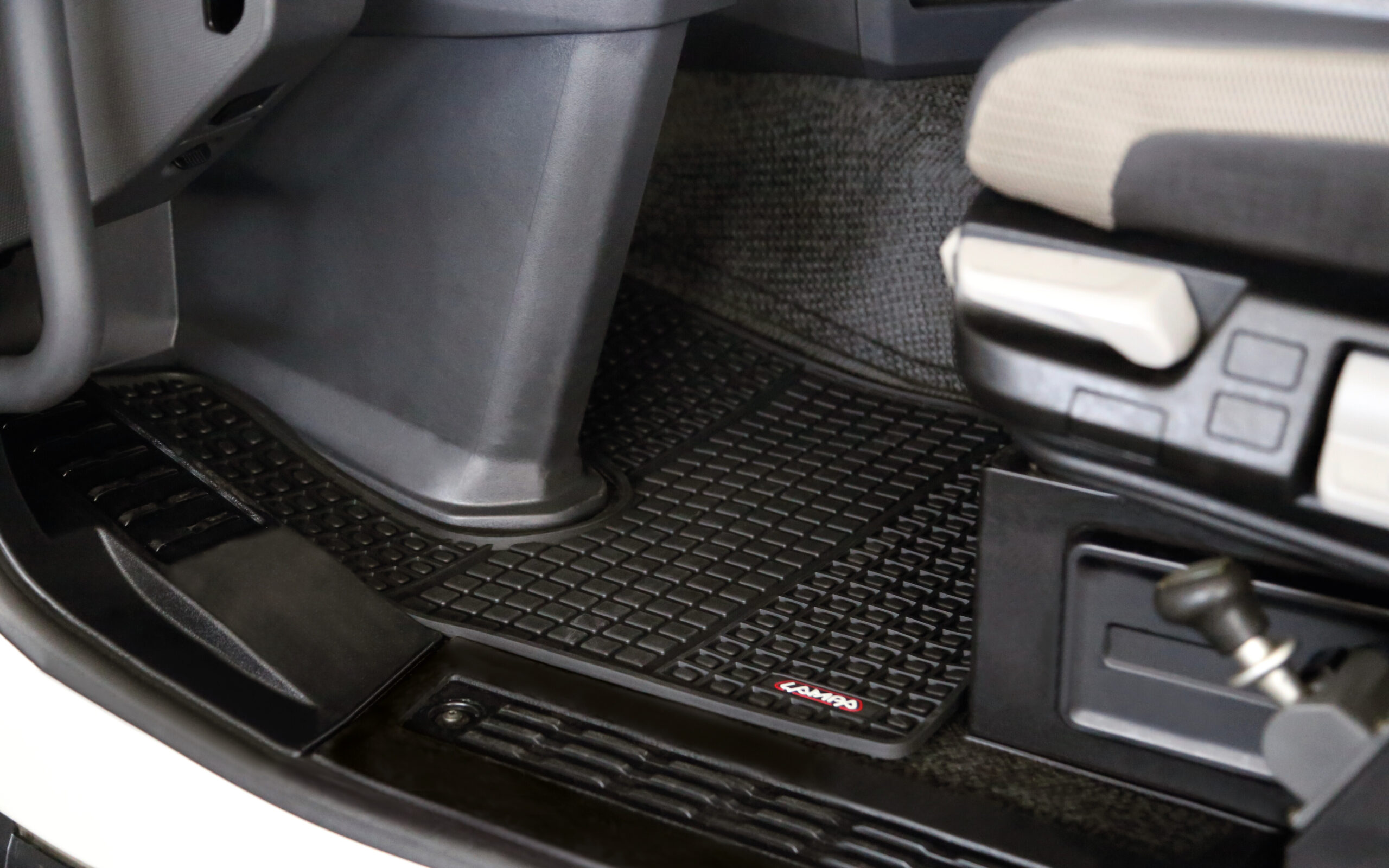 Coppia tappeti su misura in Eco Gomma - compatibile per Renault K (06/13>12/21) - Renault T (06/13>12/21) - Renault C (06/13>) cabina 2,5m - Renault K (01/22>) - Renault T (01/22>) - immagine 2