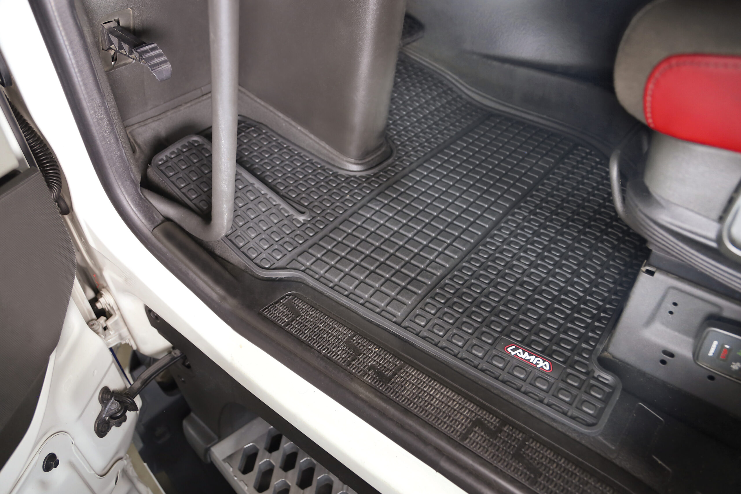 Coppia tappeti su misura in Eco Gomma - compatibile per Volvo FH Serie 4 (09/12>05/21) - Volvo FH Serie 5 (06/21>) - Volvo FH Aero (01/24>) - immagine 3