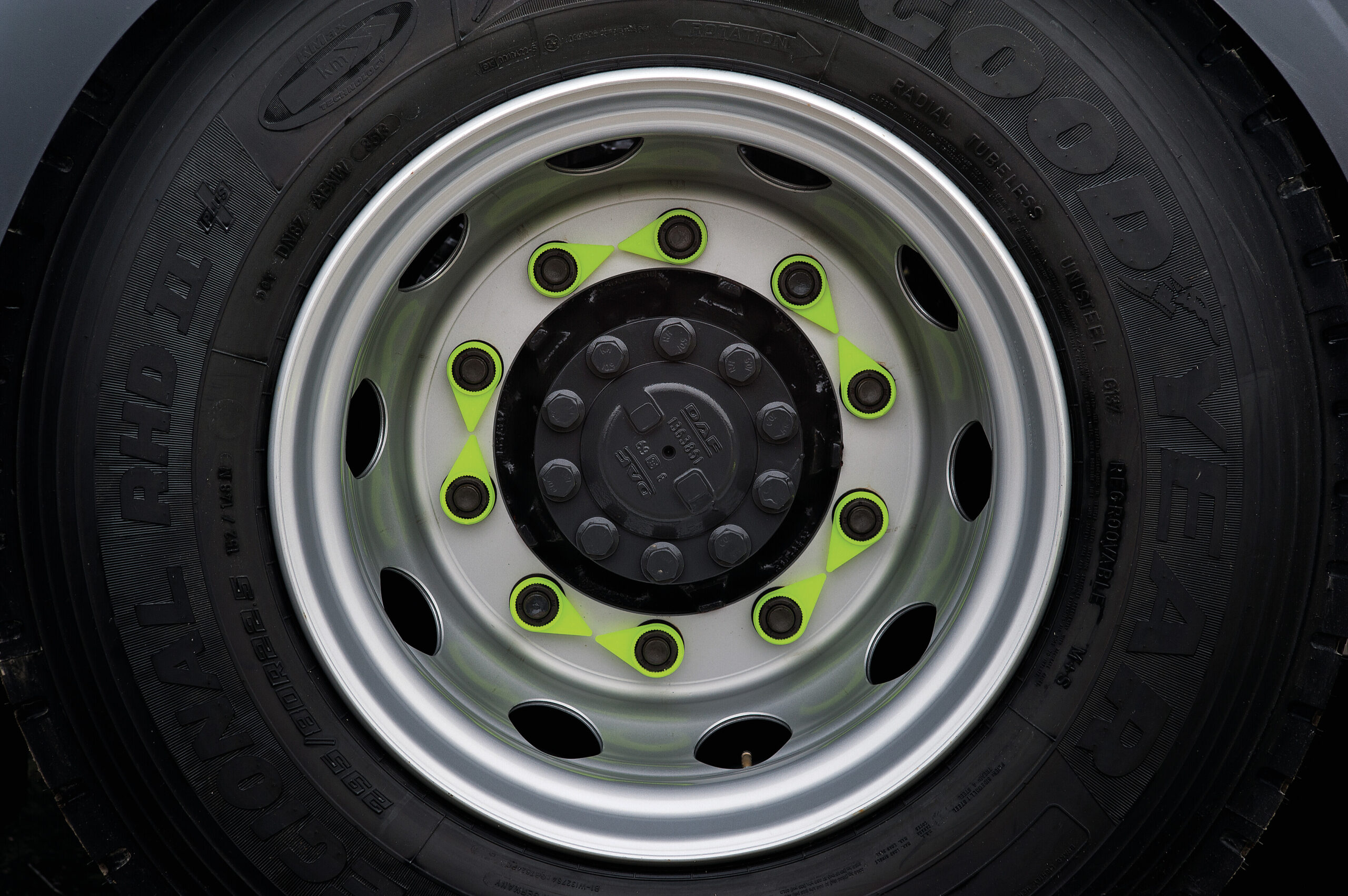 Checkpoint®, indicatori di serraggio per dado ruota, set 20 pz - 30 mm - Giallo fluo - immagine 4