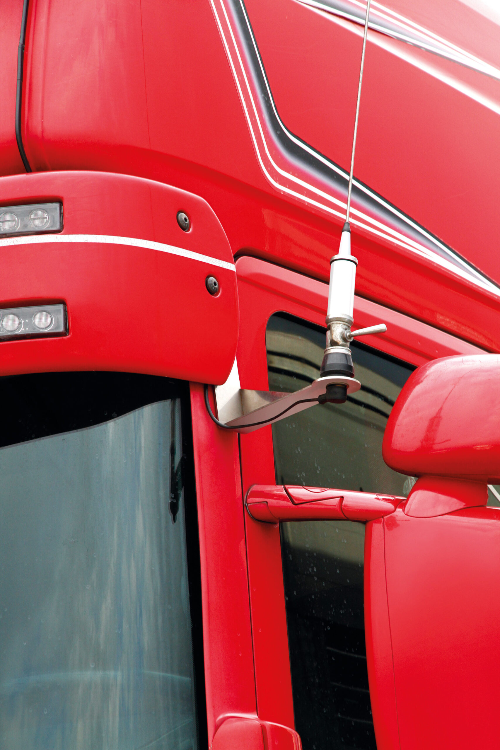 Staffa per antenna CB - Attacco su visiera parasole - compatibile per Scania R Serie 5 (03/04>08/09) - Scania R Serie 6 (09/09>08/13) - Scania R Serie 6 - Streamline (09/13>12/17) - immagine 2