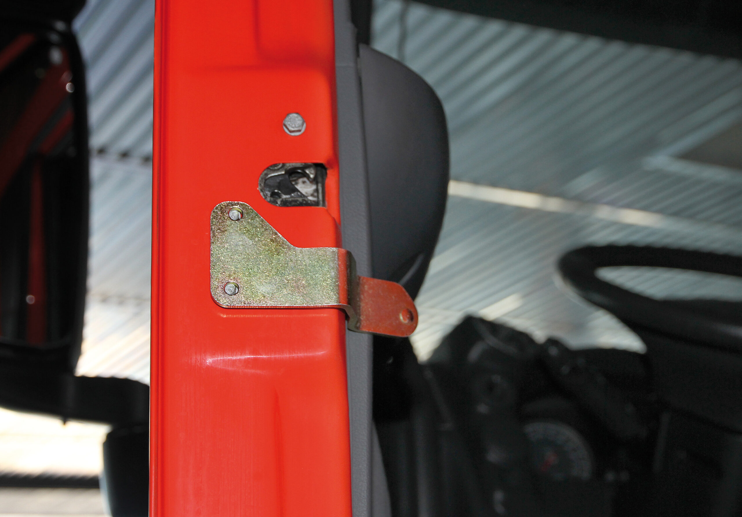 Serrature interne aggiuntive per cabina camion - compatibile per Iveco Eurocargo (10/91>) - Iveco Eurostar (04/92>09/04) - Iveco Eurotech (04/92>09/04) - Iveco Stralis (08/02>12/12) - Iveco Stralis (07/12>12/19) - Iveco Stralis Hi-Way (07/12>08/16) - Iveco Stralis XP (09/16>12/19) - immagine 4