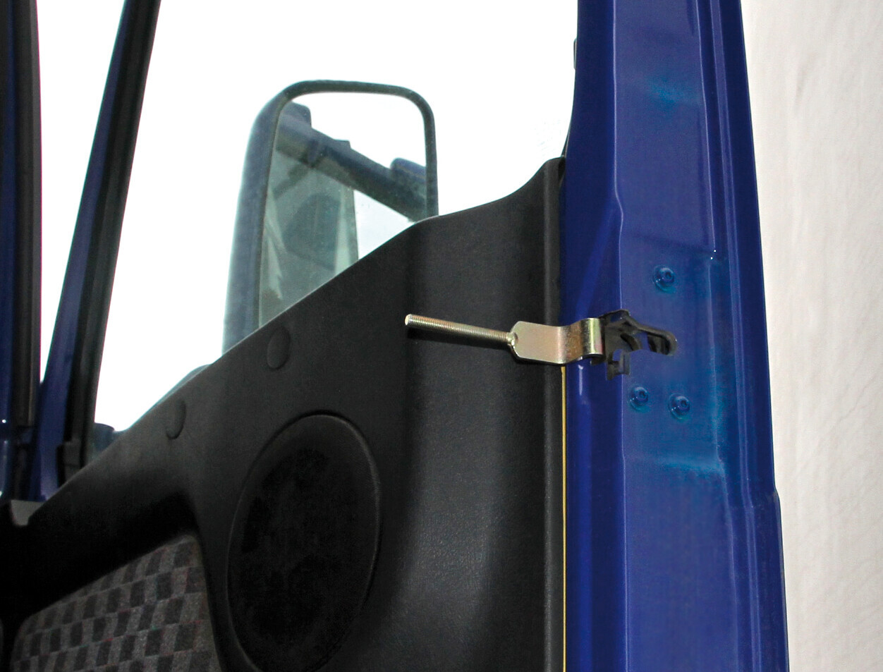 Serrature interne aggiuntive per cabina camion - compatibile per Volvo FH Serie 1 (08/93>11/98) - Volvo FH Serie 2 (12/98>07/02) - Volvo FH Serie 3 (08/02>08/12) - Volvo FH Serie 4 (09/12>05/21) - Volvo FM (03/98>) - Volvo FMX (04/13>) - Volvo FH Serie 5 (06/21>) - Volvo FH Aero (01/24>) - immagine 4