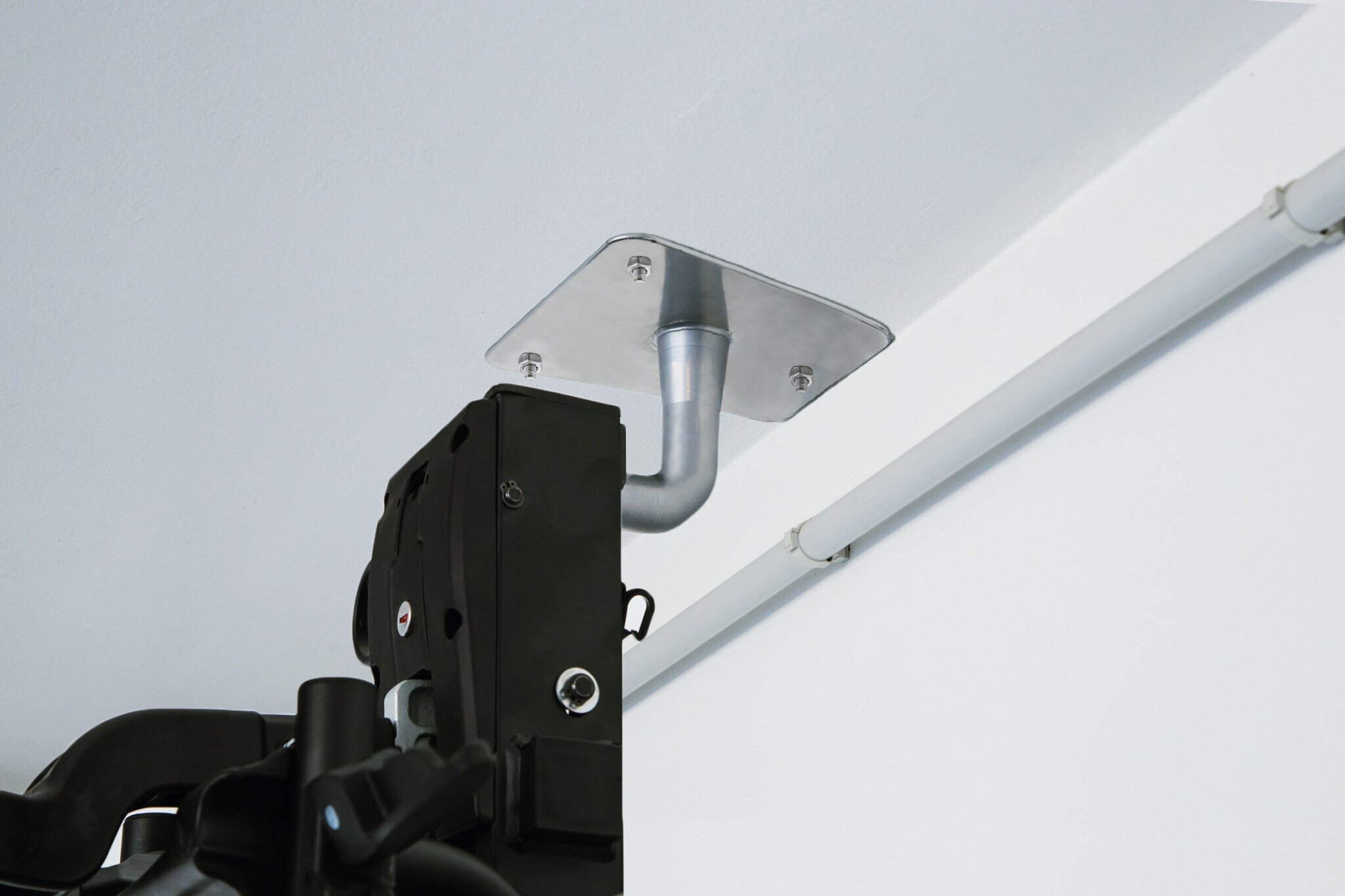 Sphere-1, supporto universale per portabiciclette posteriori a gancio traino, fissaggio a muro o soffitto - immagine 3