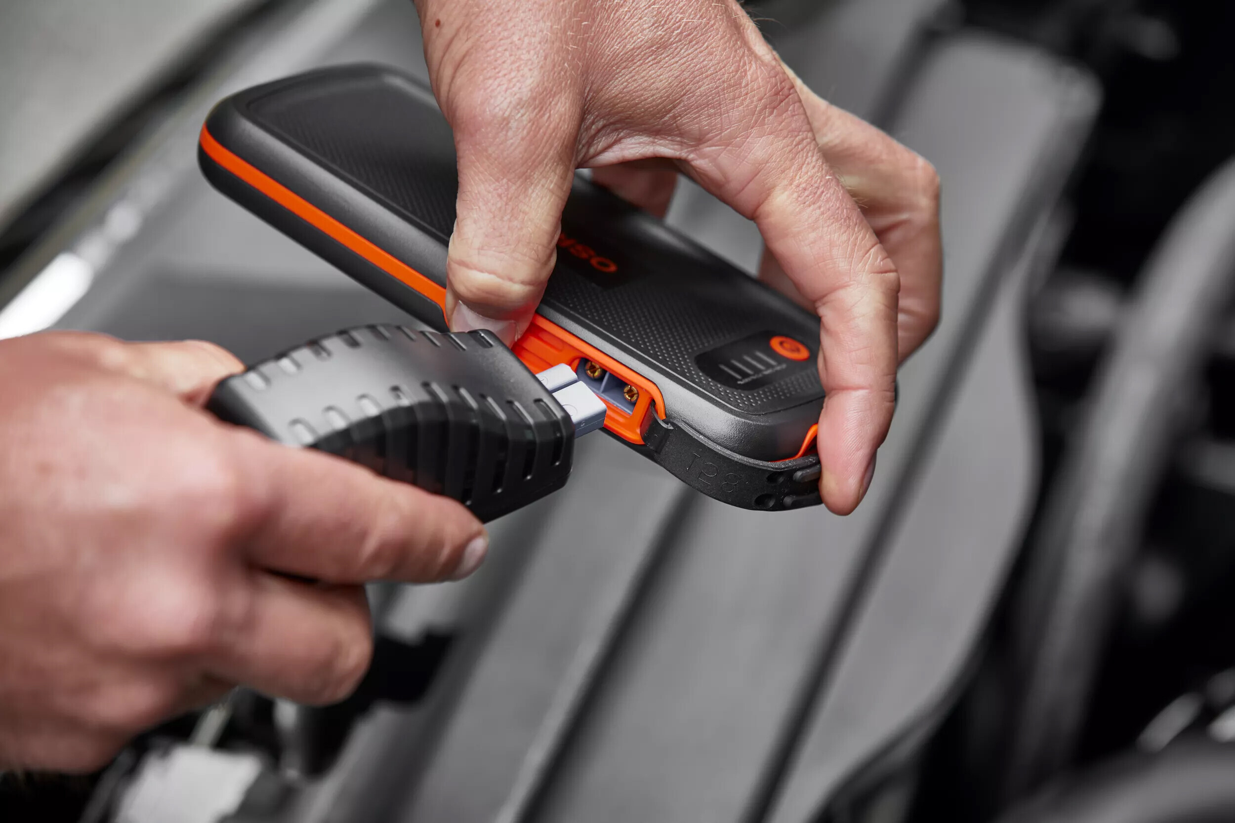 BATTERYstart 200, avviatore di emergenza con funzione power bank - immagine 7