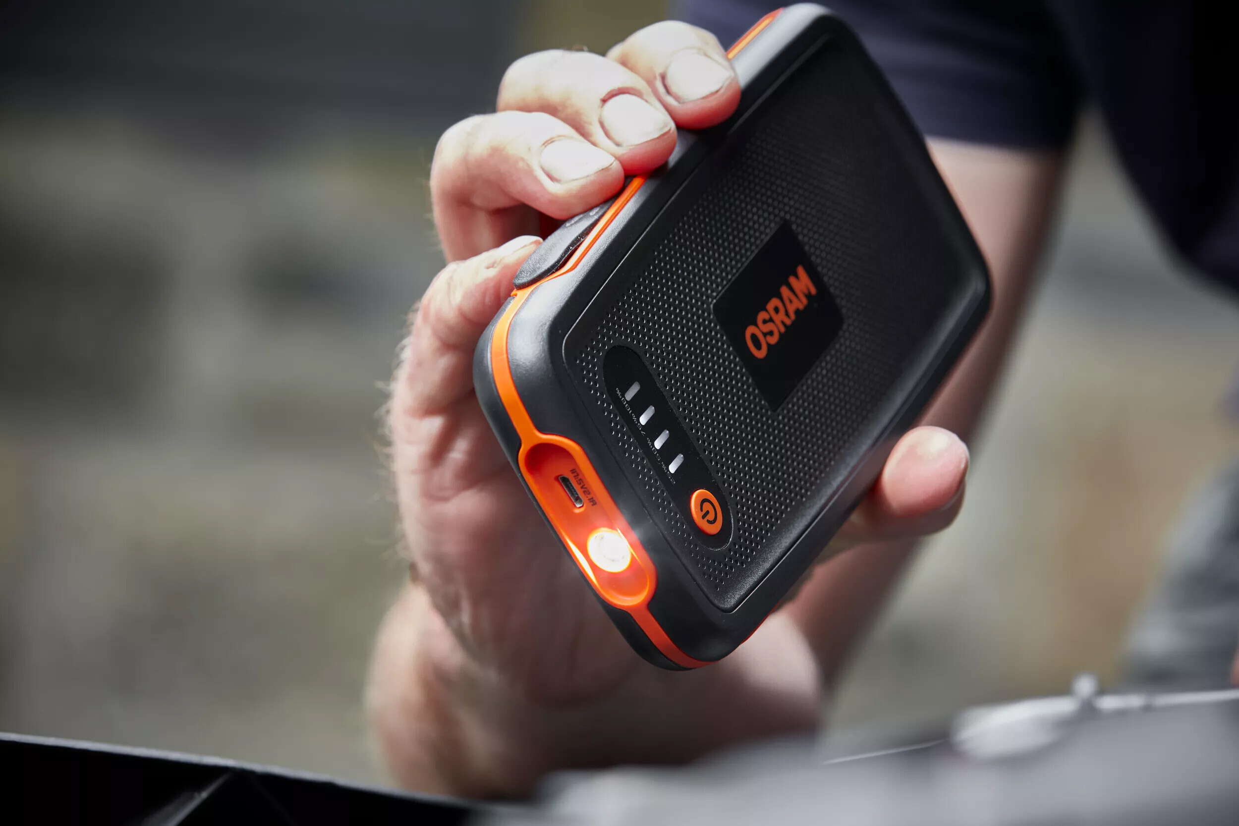 BATTERYstart 200, avviatore di emergenza con funzione power bank - immagine 12