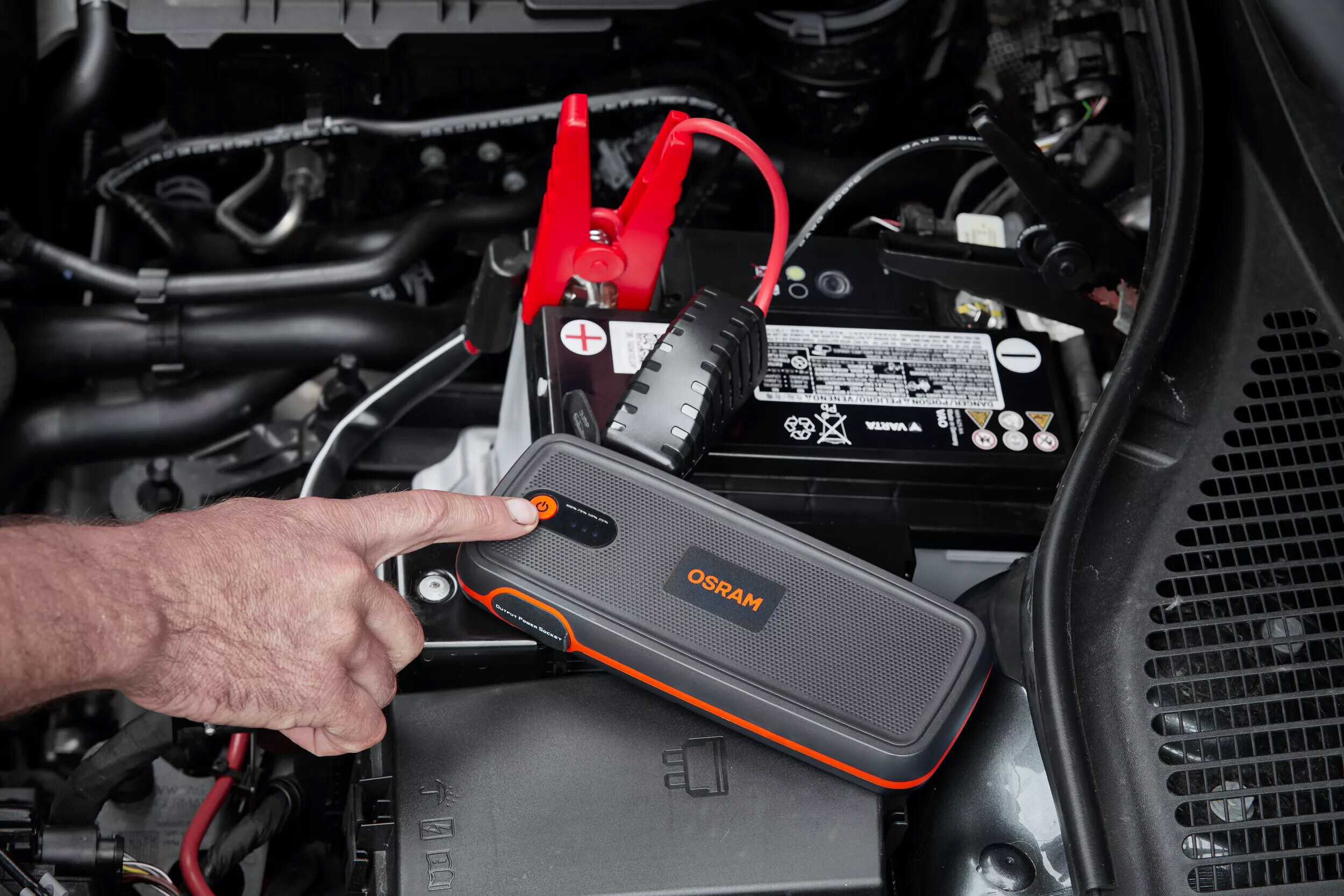 BATTERYstart 400, avviatore di emergenza con funzione power bank - immagine 12