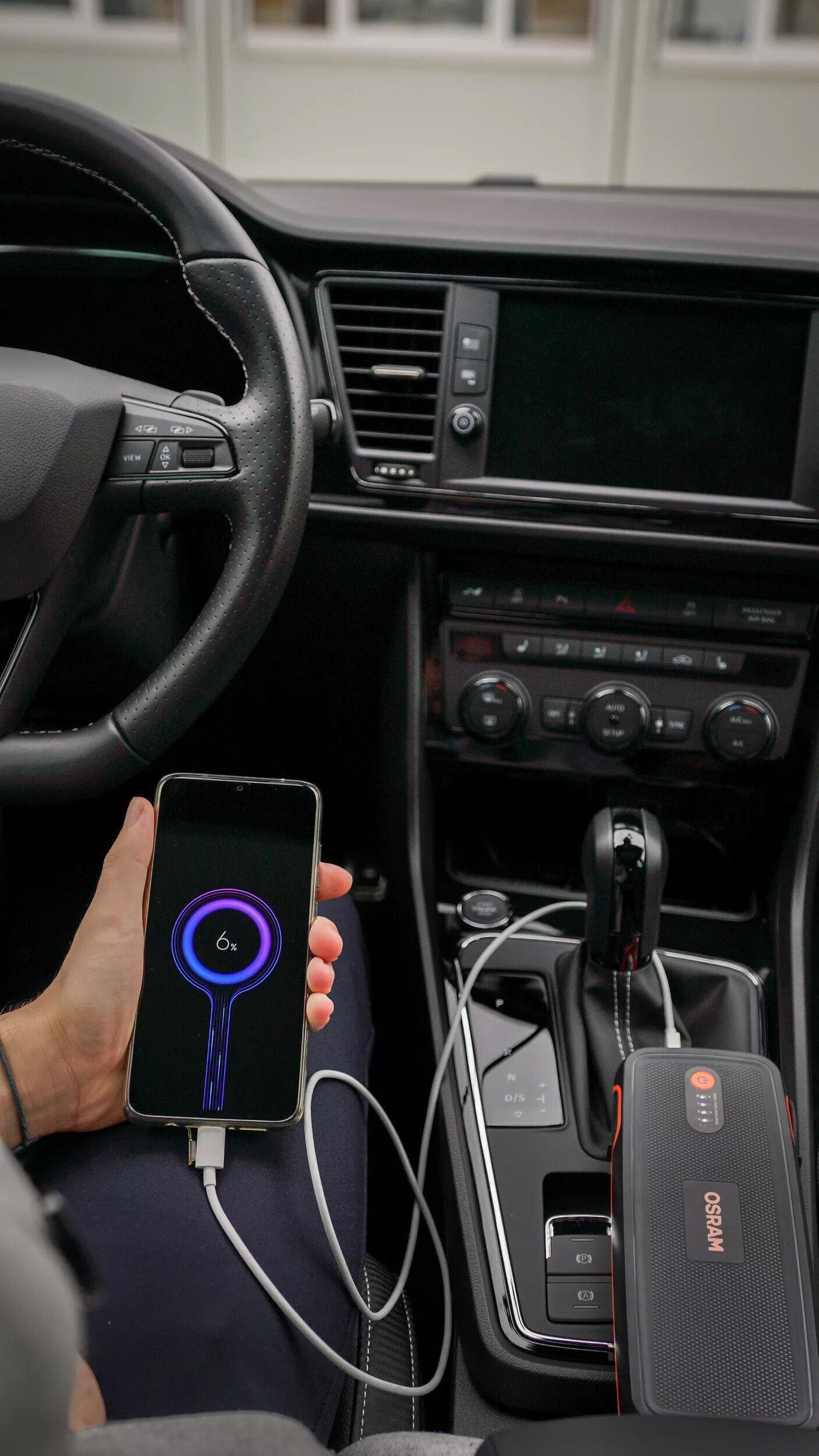 BATTERYstart 400, avviatore di emergenza con funzione power bank - immagine 15