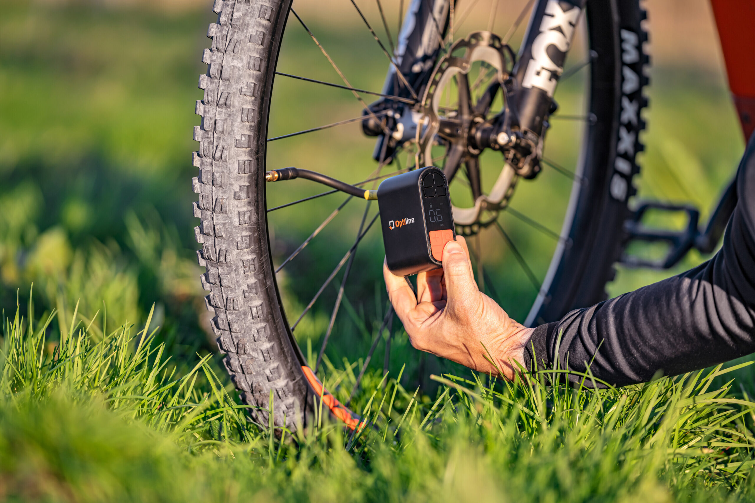 Aircore, mini compressore elettrico portatile compatibile con auto, moto, bici, palloni - immagine 8