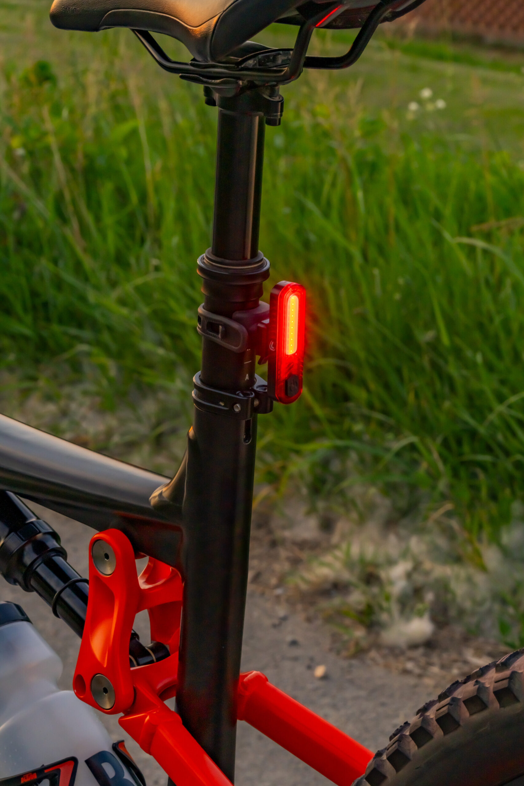 Arrow, fanale posteriore a Led, ricaricabile USB - immagine 3