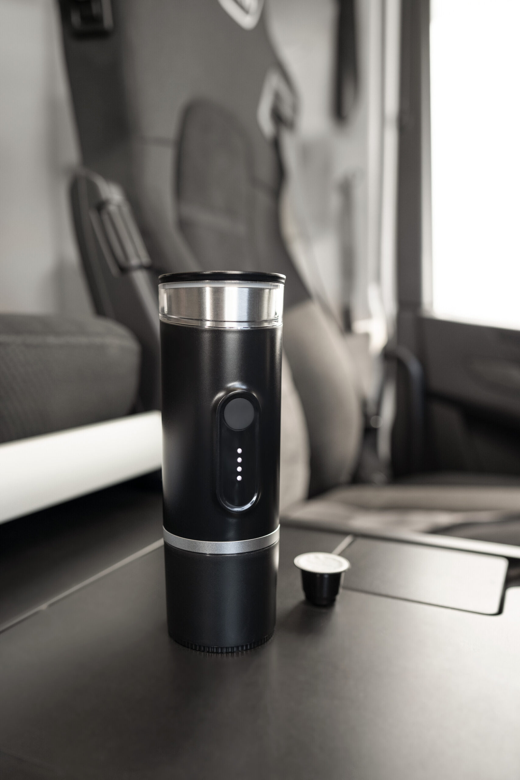 Cafyn Heat, macchina da caffè portatile con funzione riscaldamento acqua - immagine 5