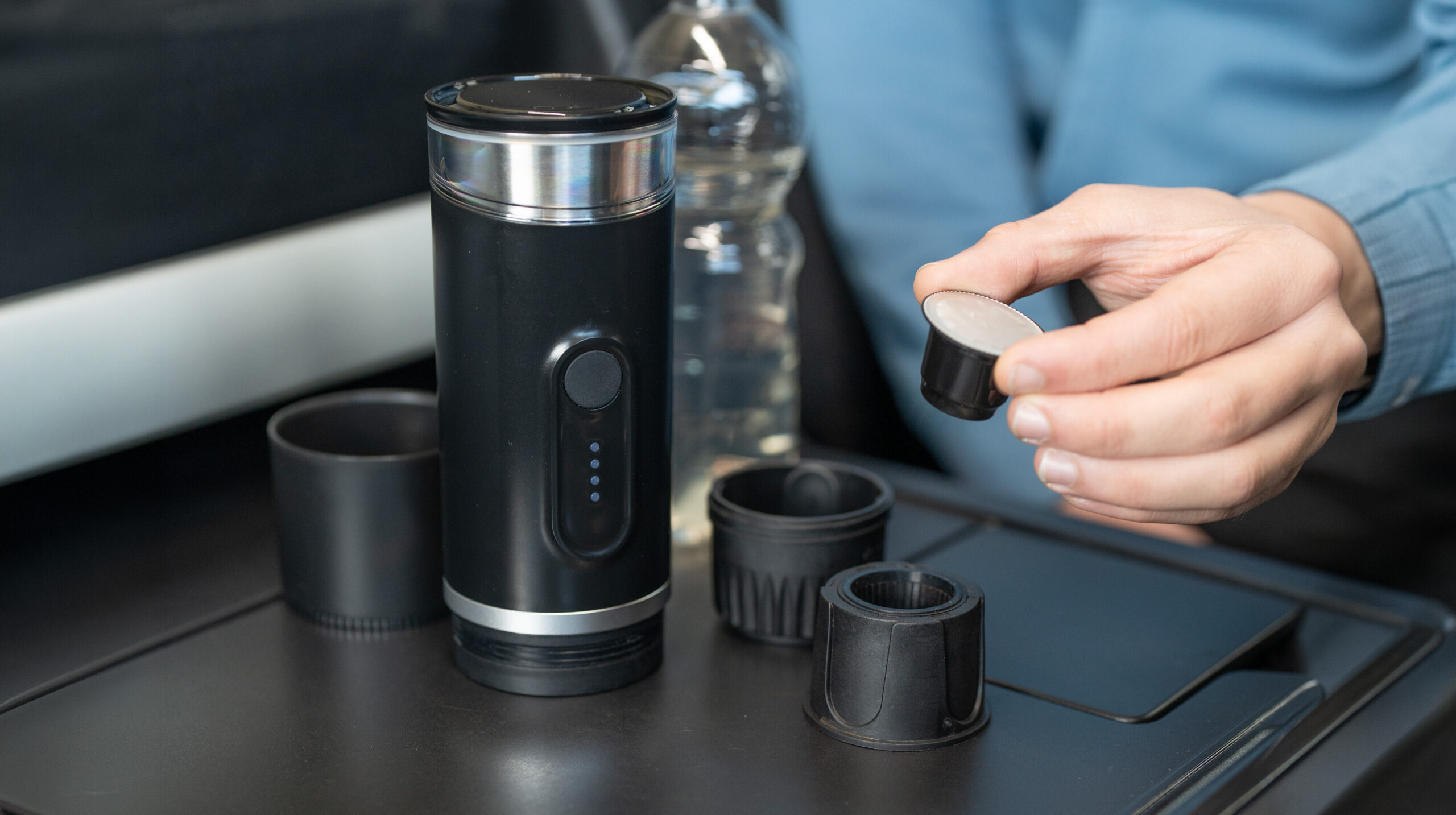 Cafyn Heat, macchina da caffè portatile con funzione riscaldamento acqua - immagine 6