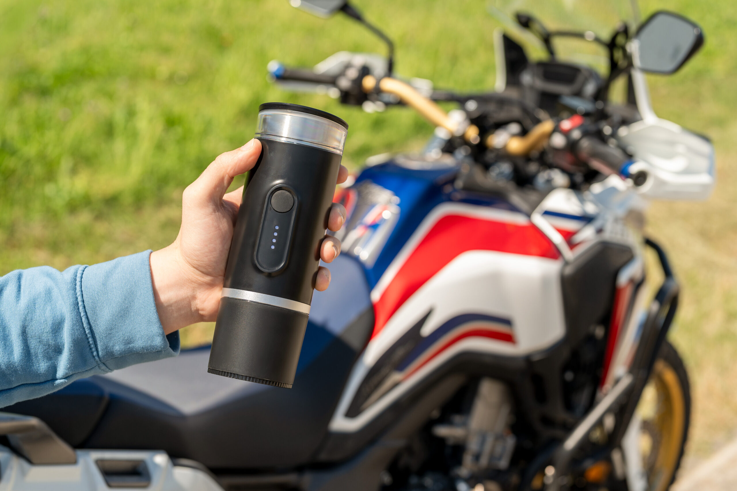 Cafyn Heat, macchina da caffè portatile con funzione riscaldamento acqua - immagine 8